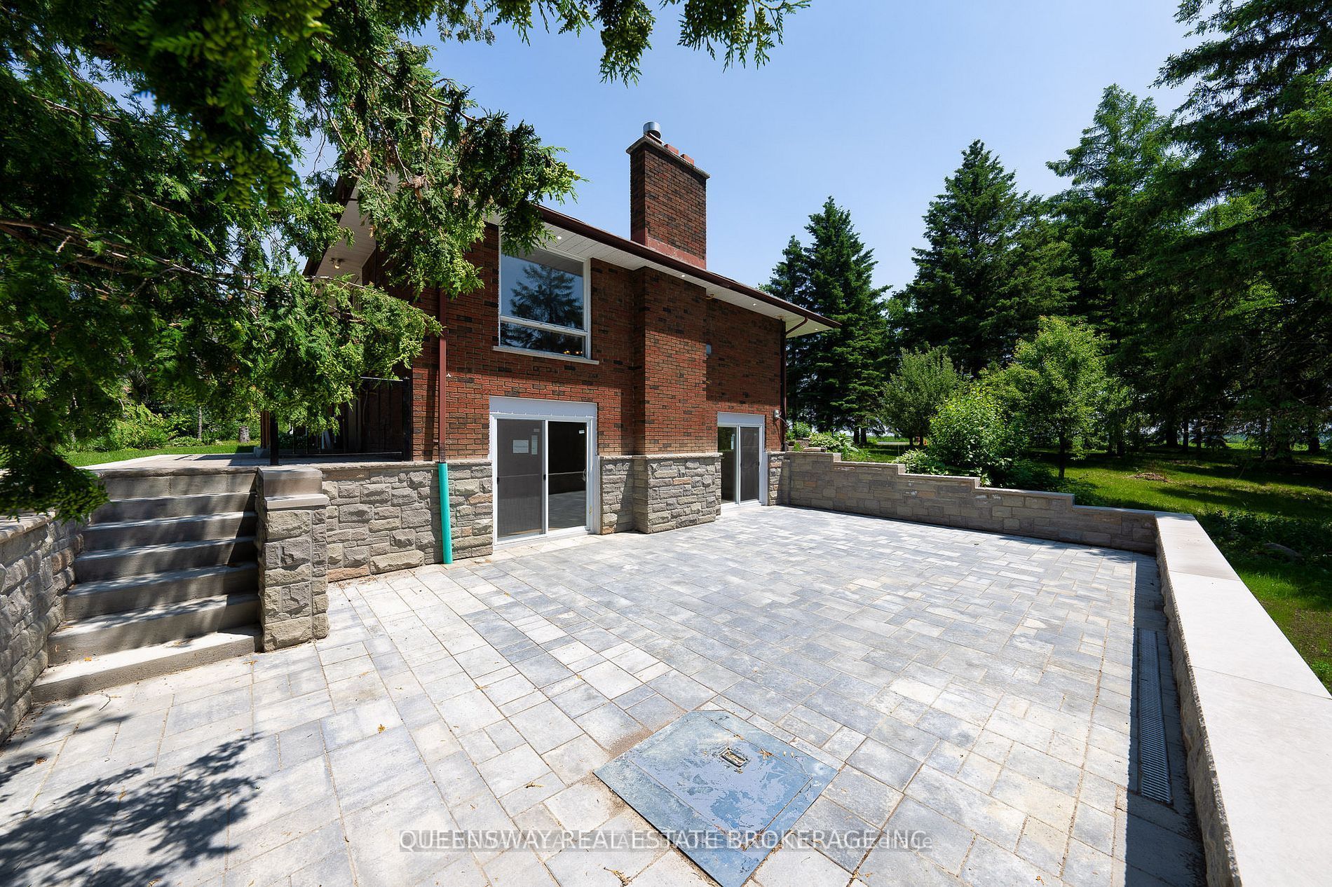 1268 15th Side Road Property Photo 3