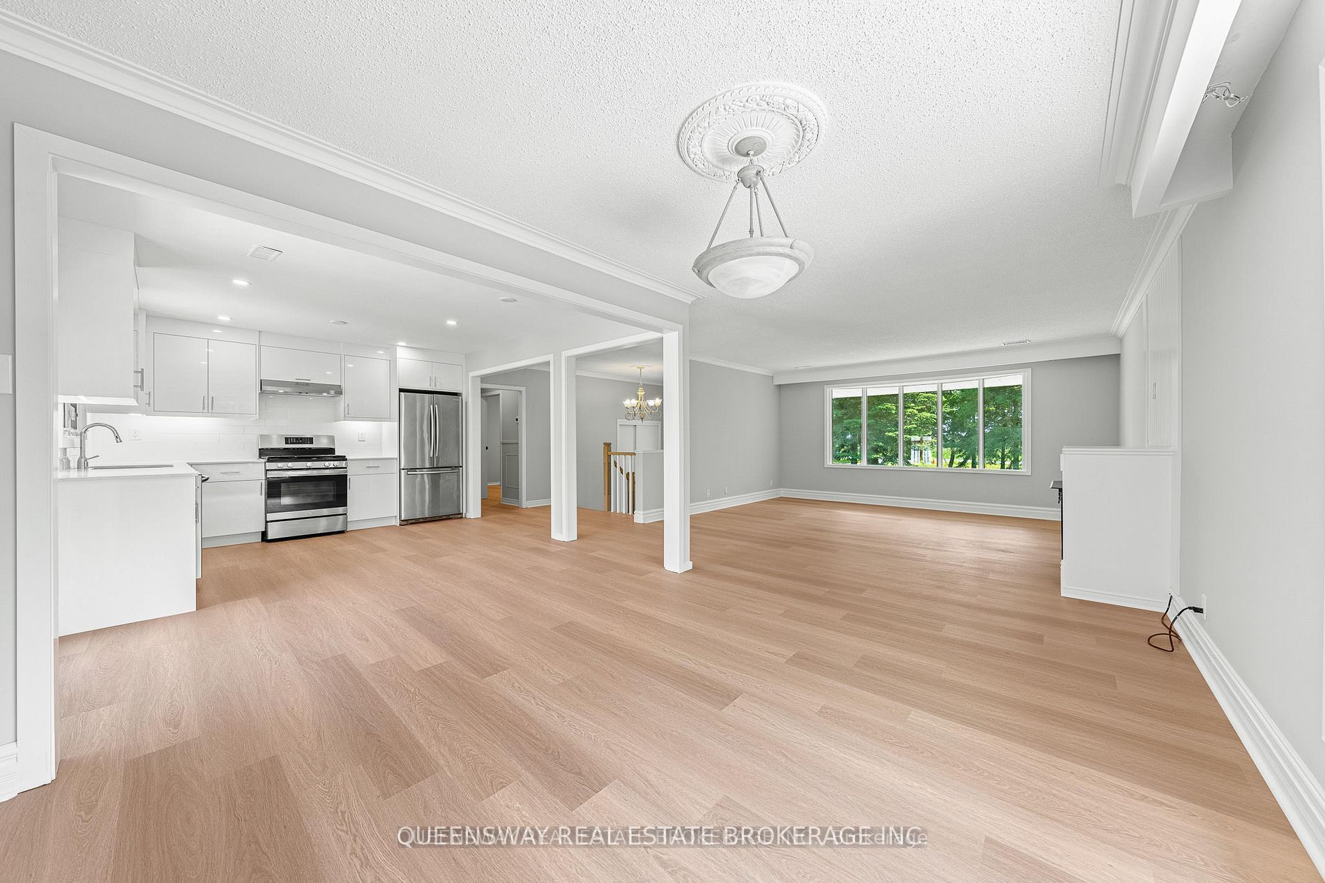 1268 15th Side Road Property Photo 8