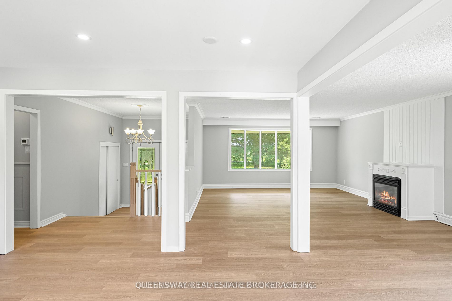 1268 15th Side Road Property Photo 10