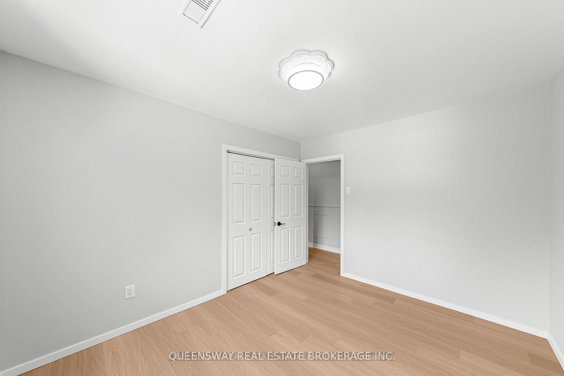 1268 15th Side Road Property Photo 14