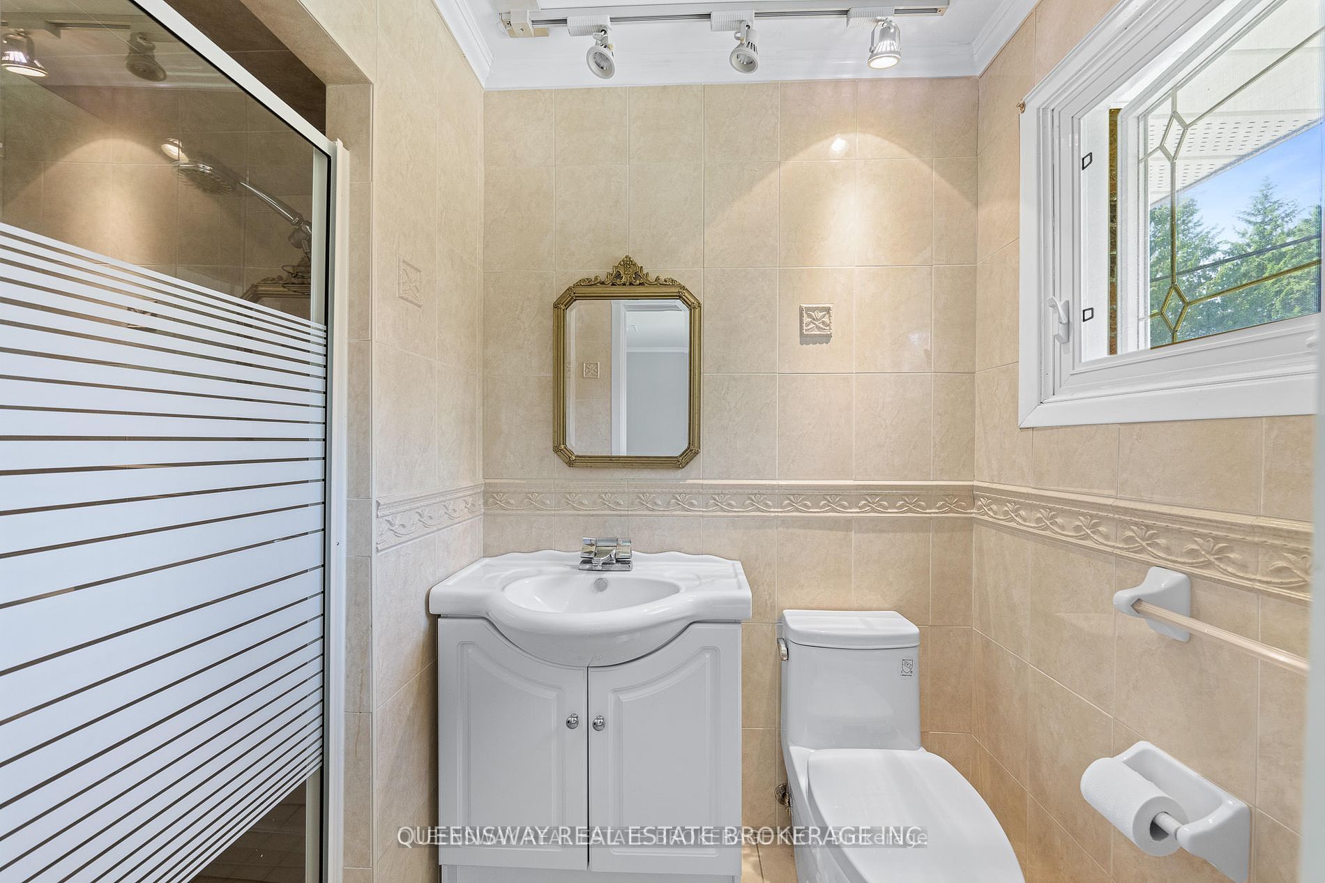 1268 15th Side Road Property Photo 19