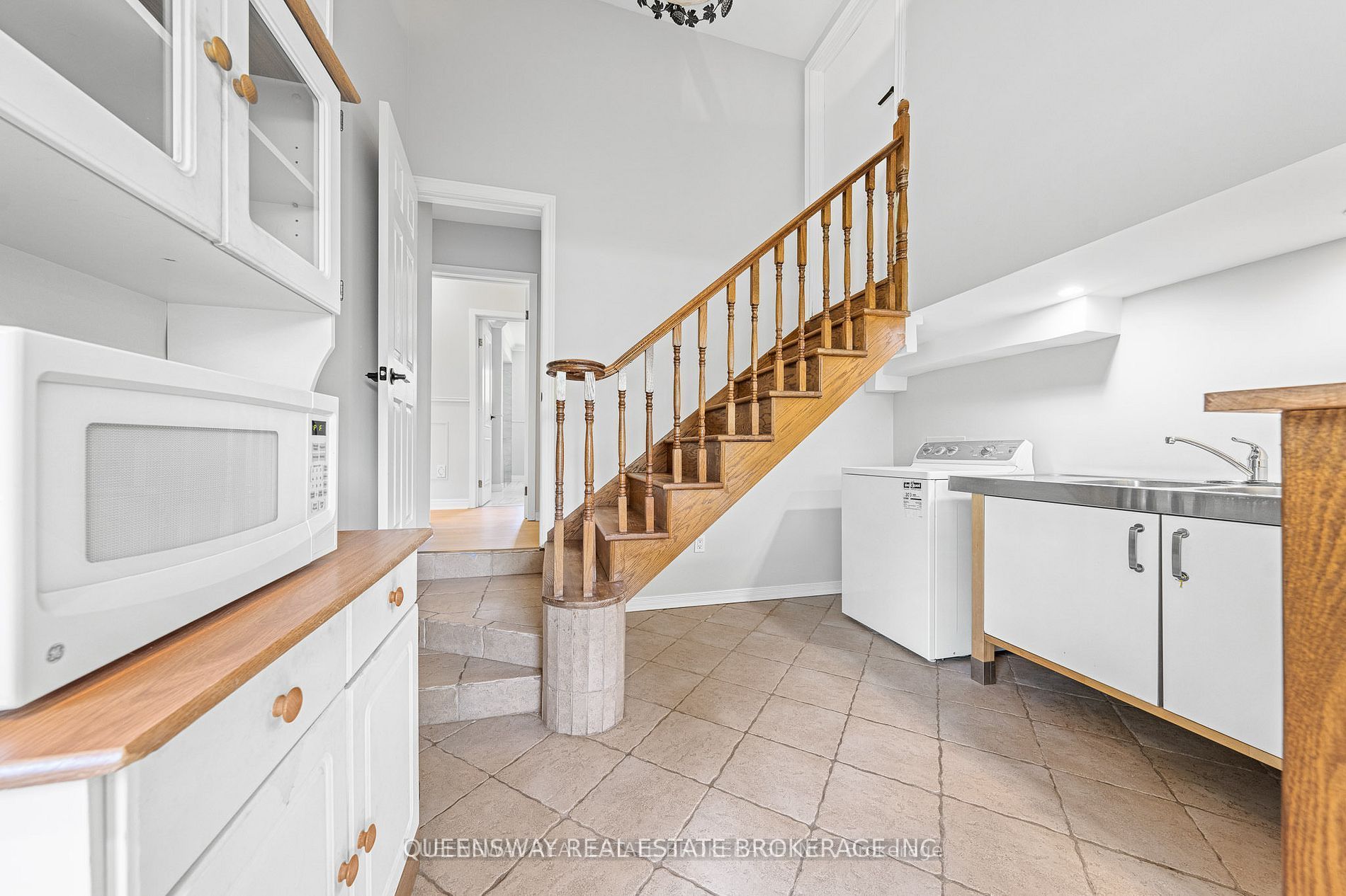 1268 15th Side Road Property Photo 21
