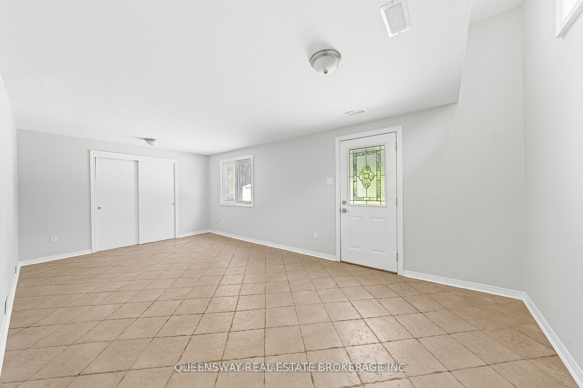 1268 15th Side Road Property Photo 23