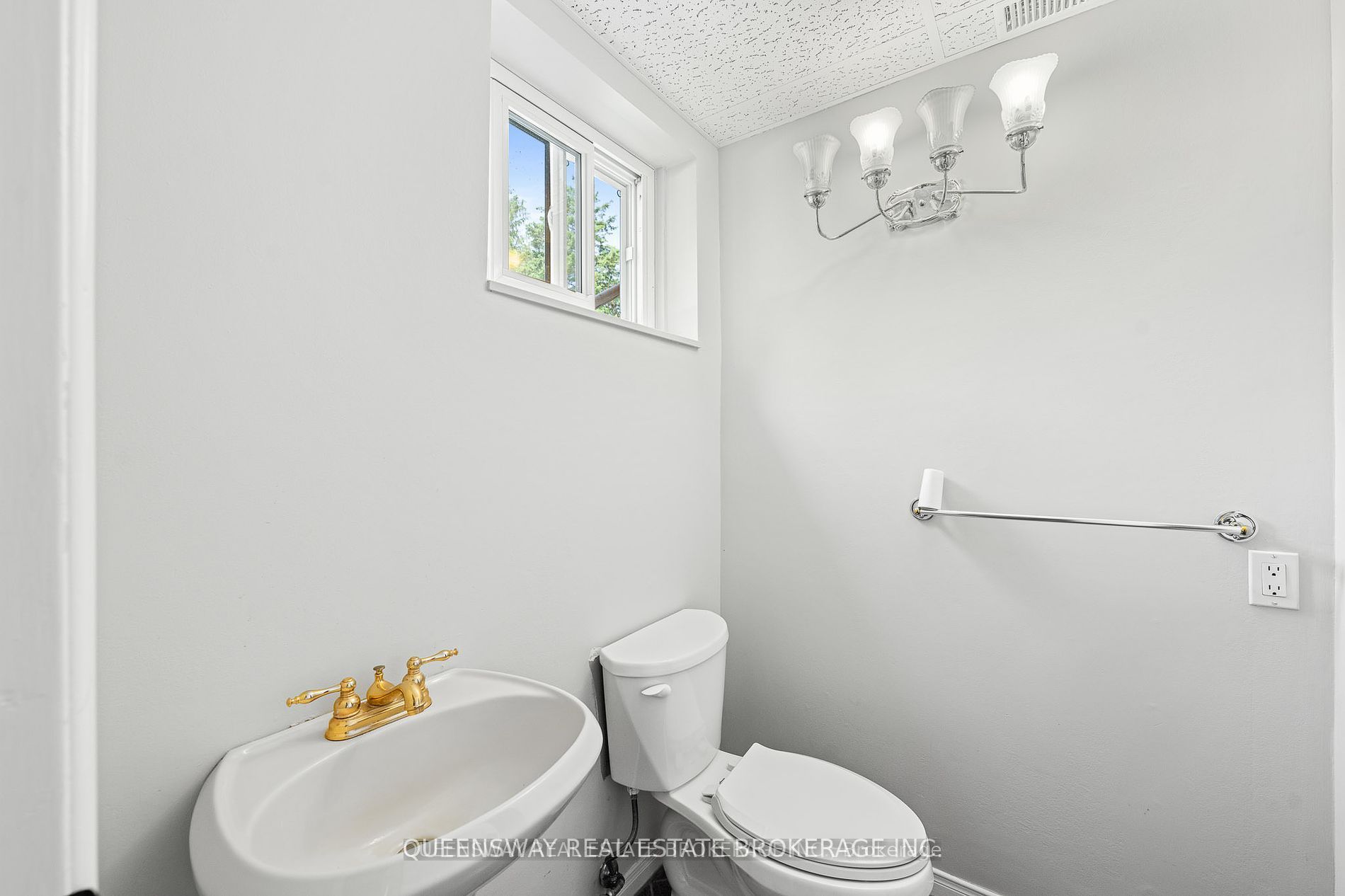 1268 15th Side Road Property Photo 28