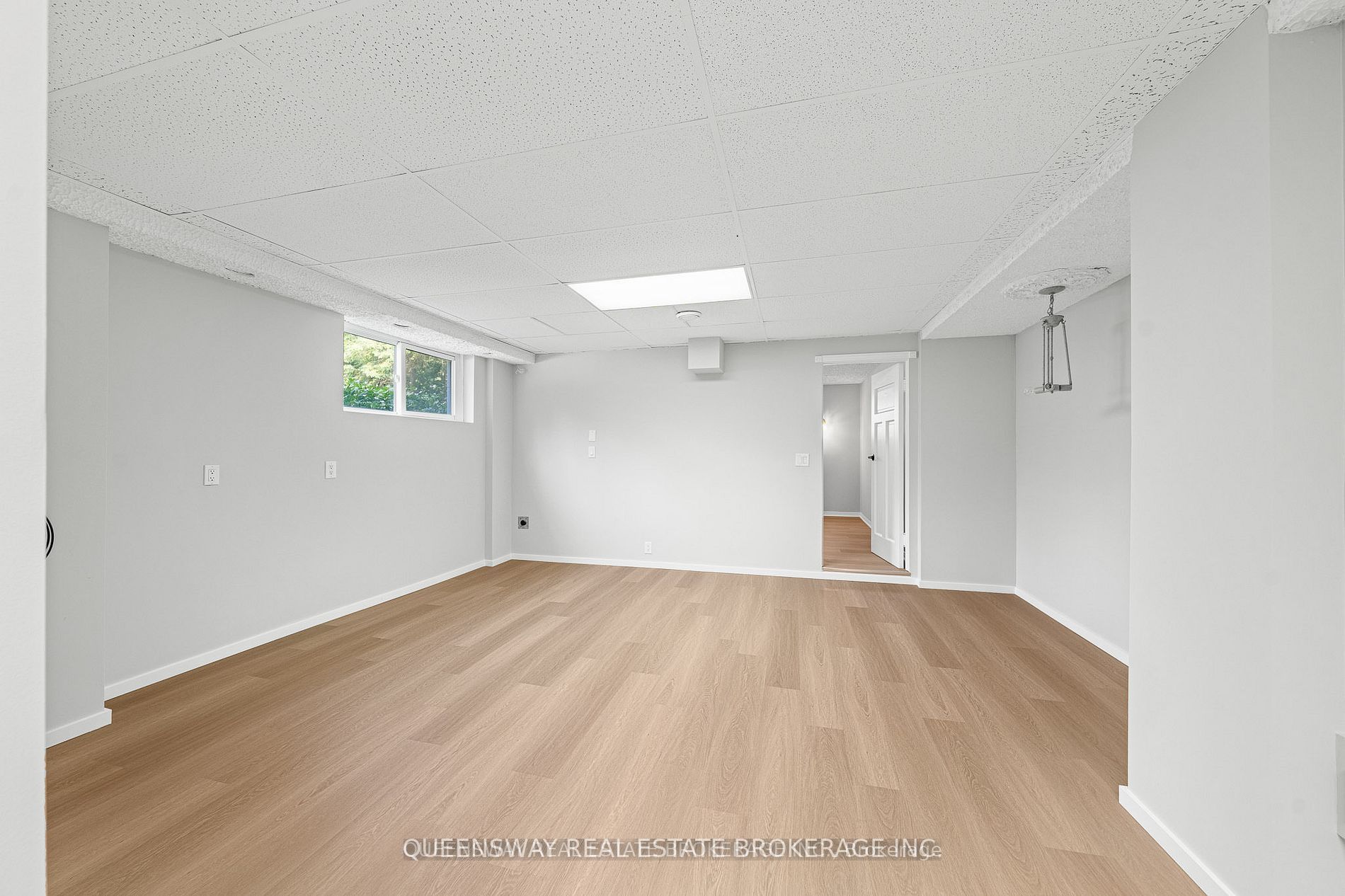 1268 15th Side Road Property Photo 31