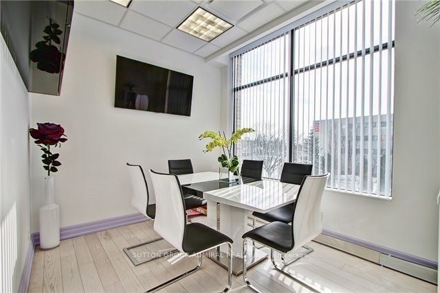 10376 Yonge Street 208 Property Photo 6