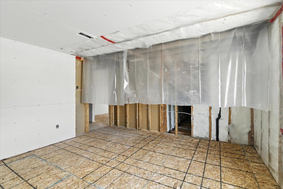 31 Centre Street #1 Property Photo 5
