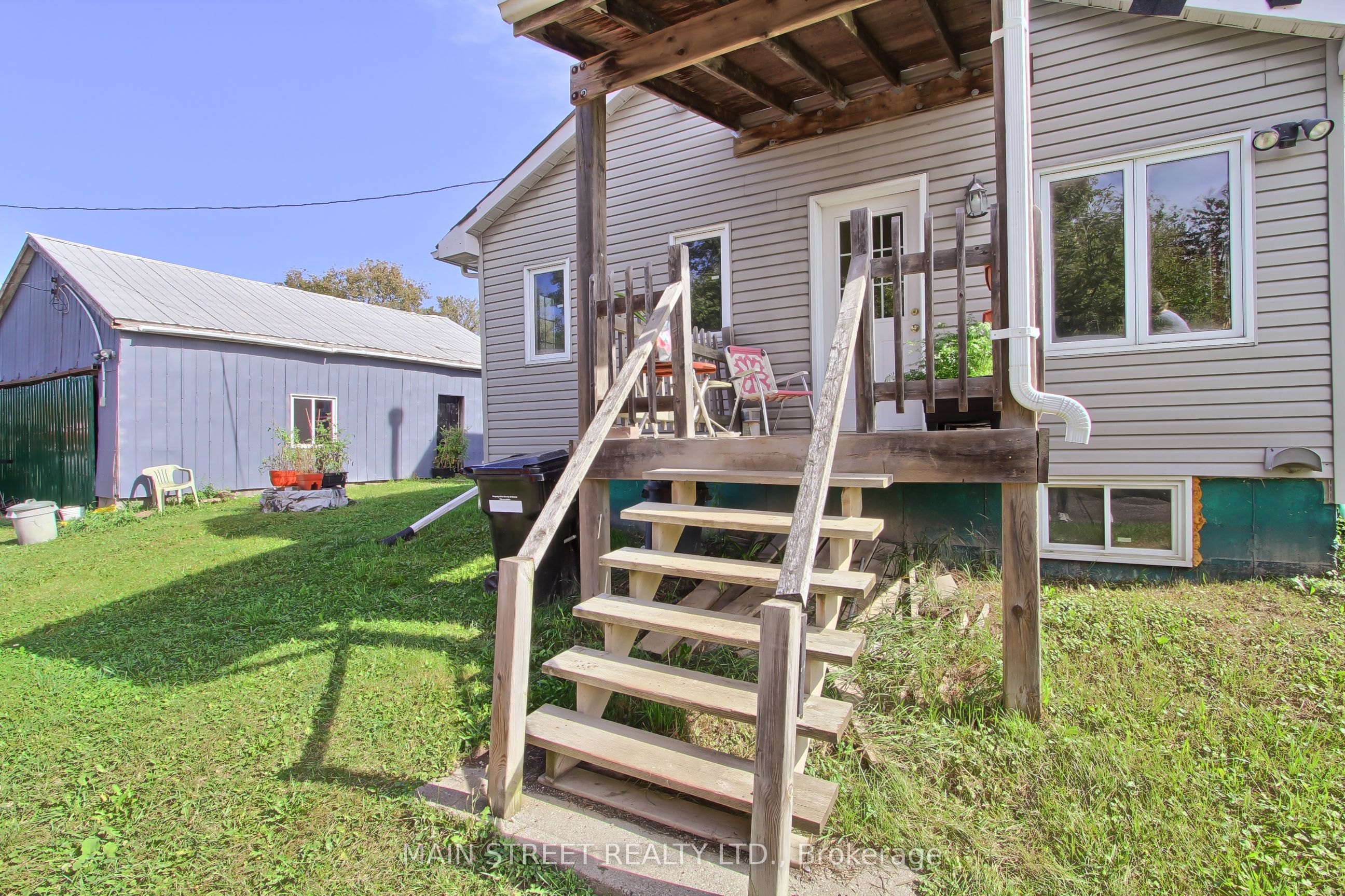 5984 3rd Line Property Photo 2