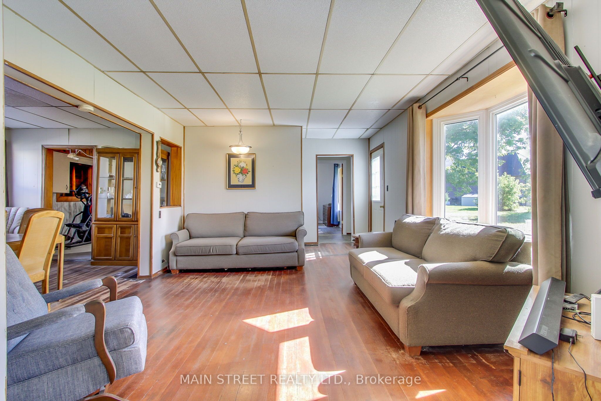 5984 3rd Line Property Photo 3