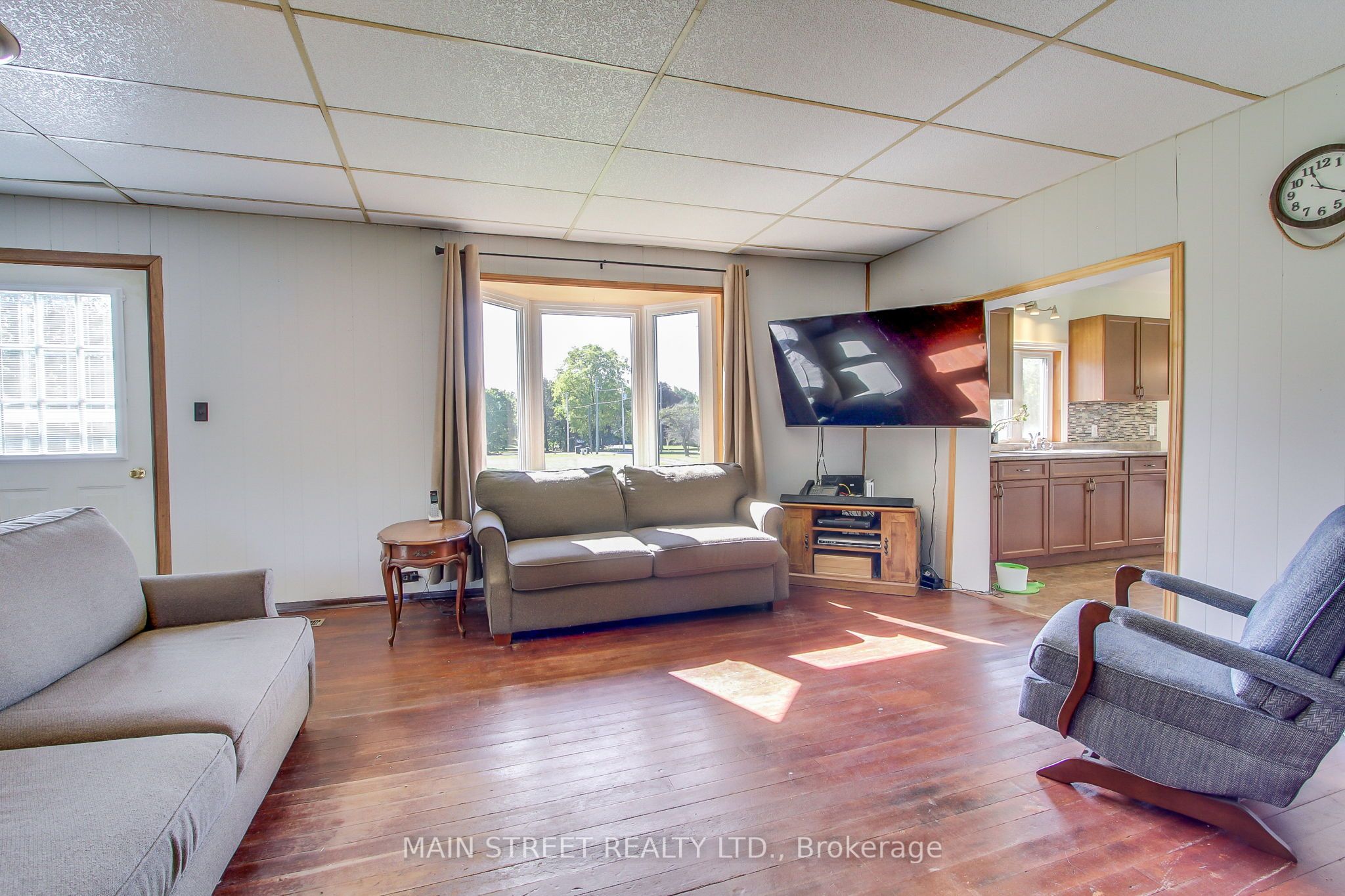 5984 3rd Line Property Photo 4