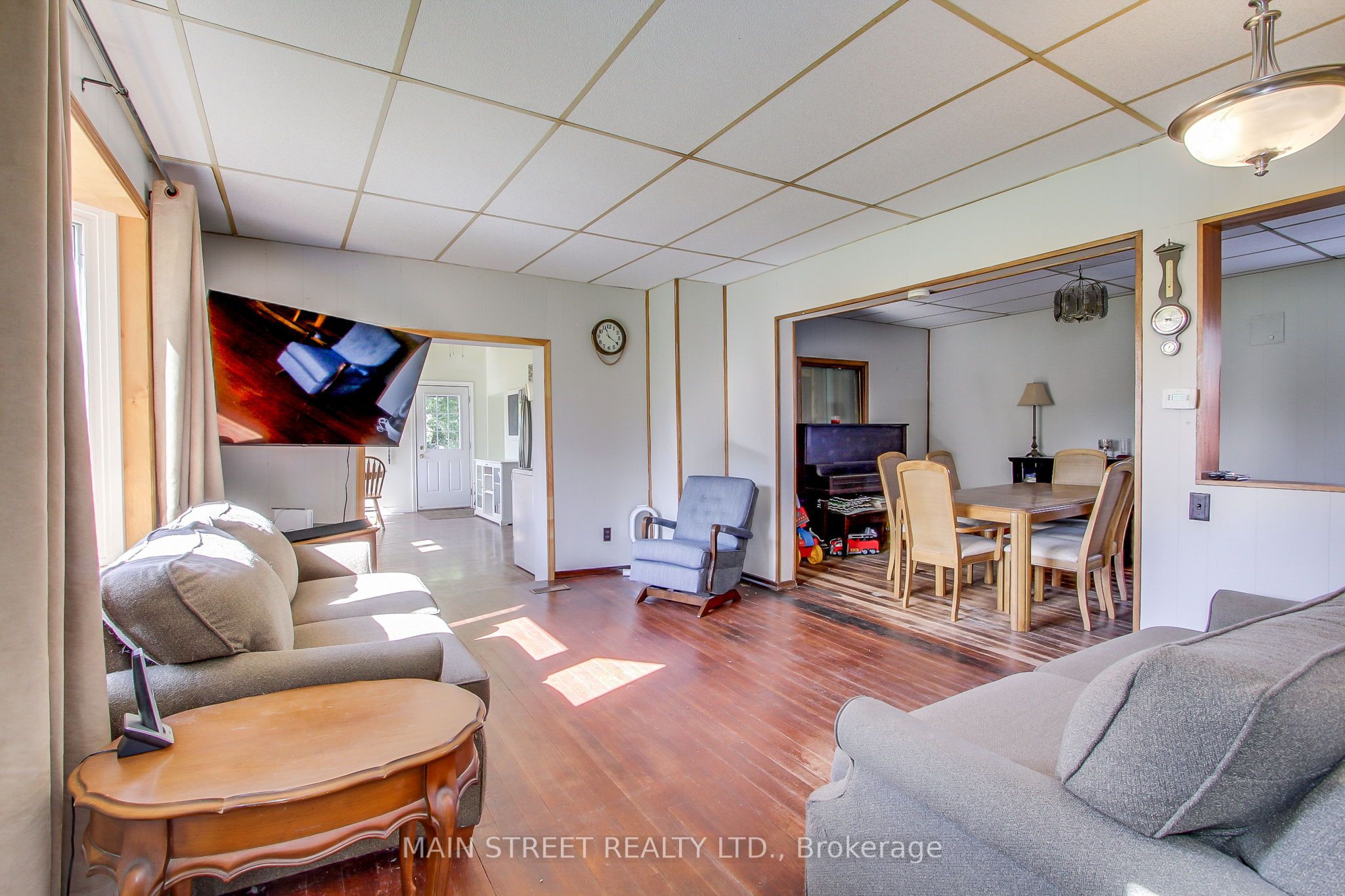 5984 3rd Line Property Photo 5