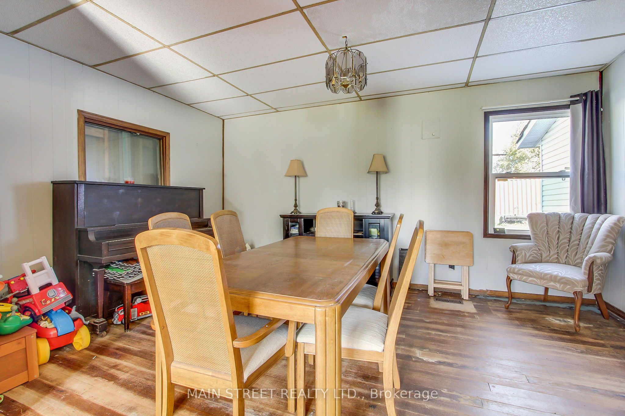 5984 3rd Line Property Photo 6