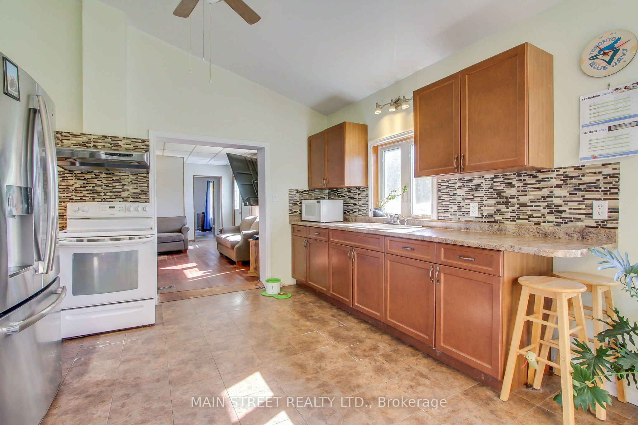 5984 3rd Line Property Photo 8