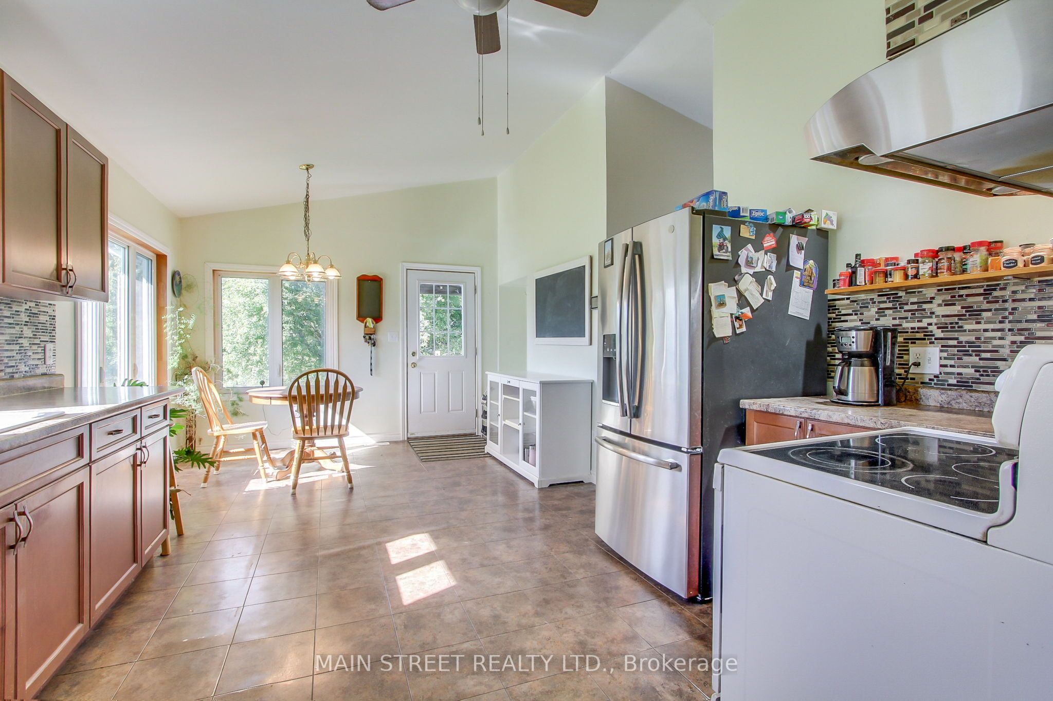 5984 3rd Line Property Photo 10