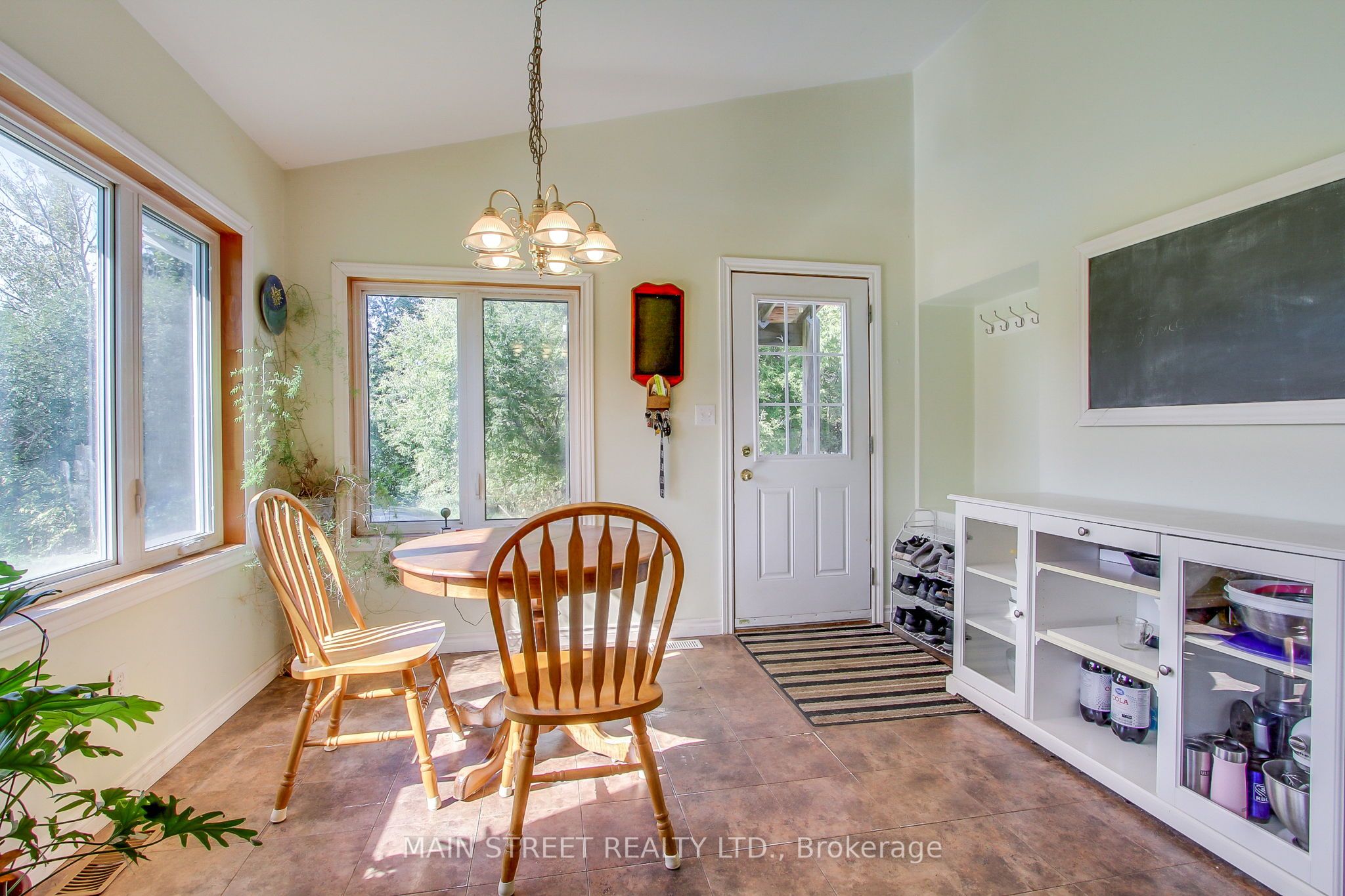 5984 3rd Line Property Photo 12