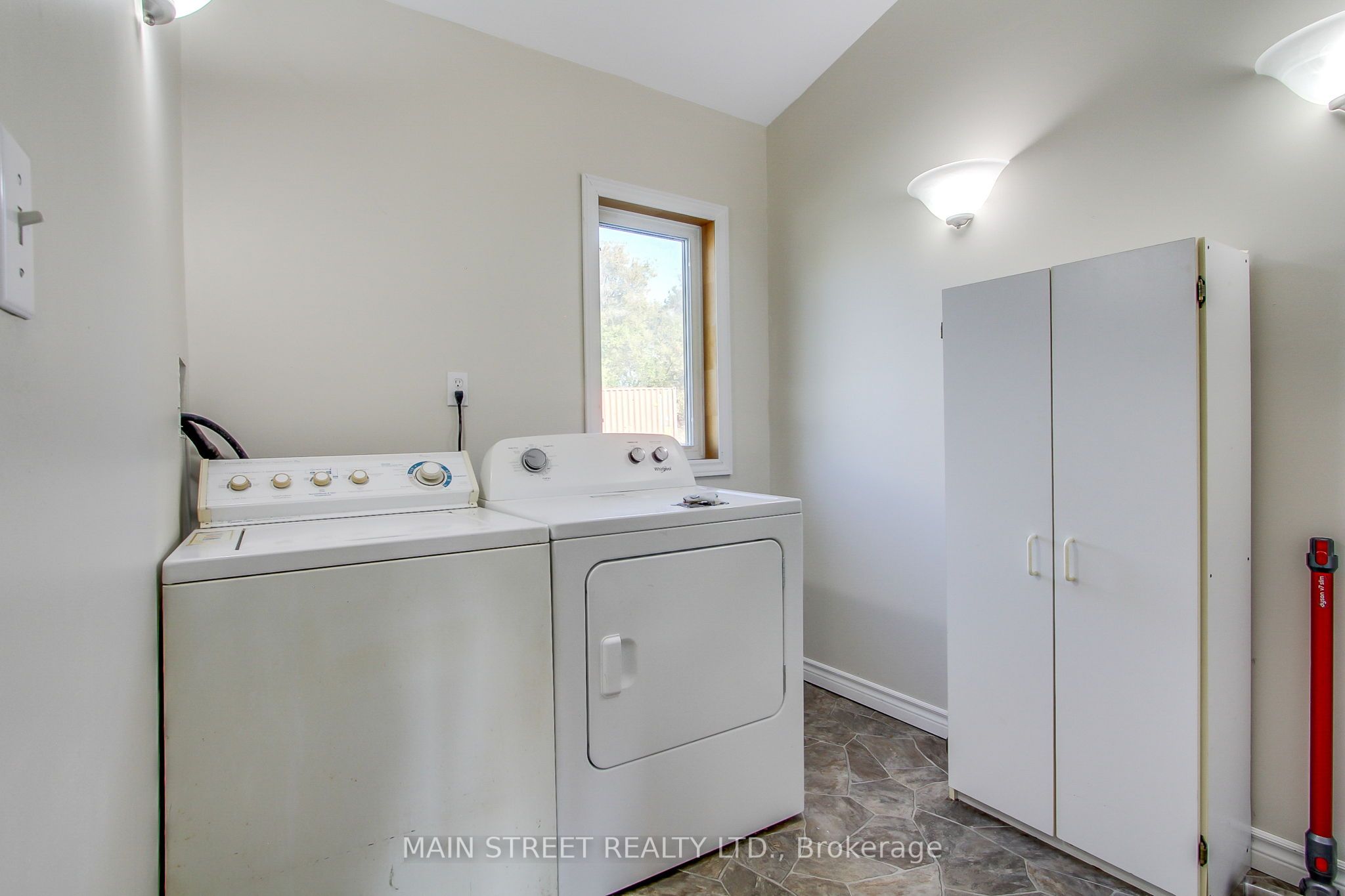 5984 3rd Line Property Photo 17