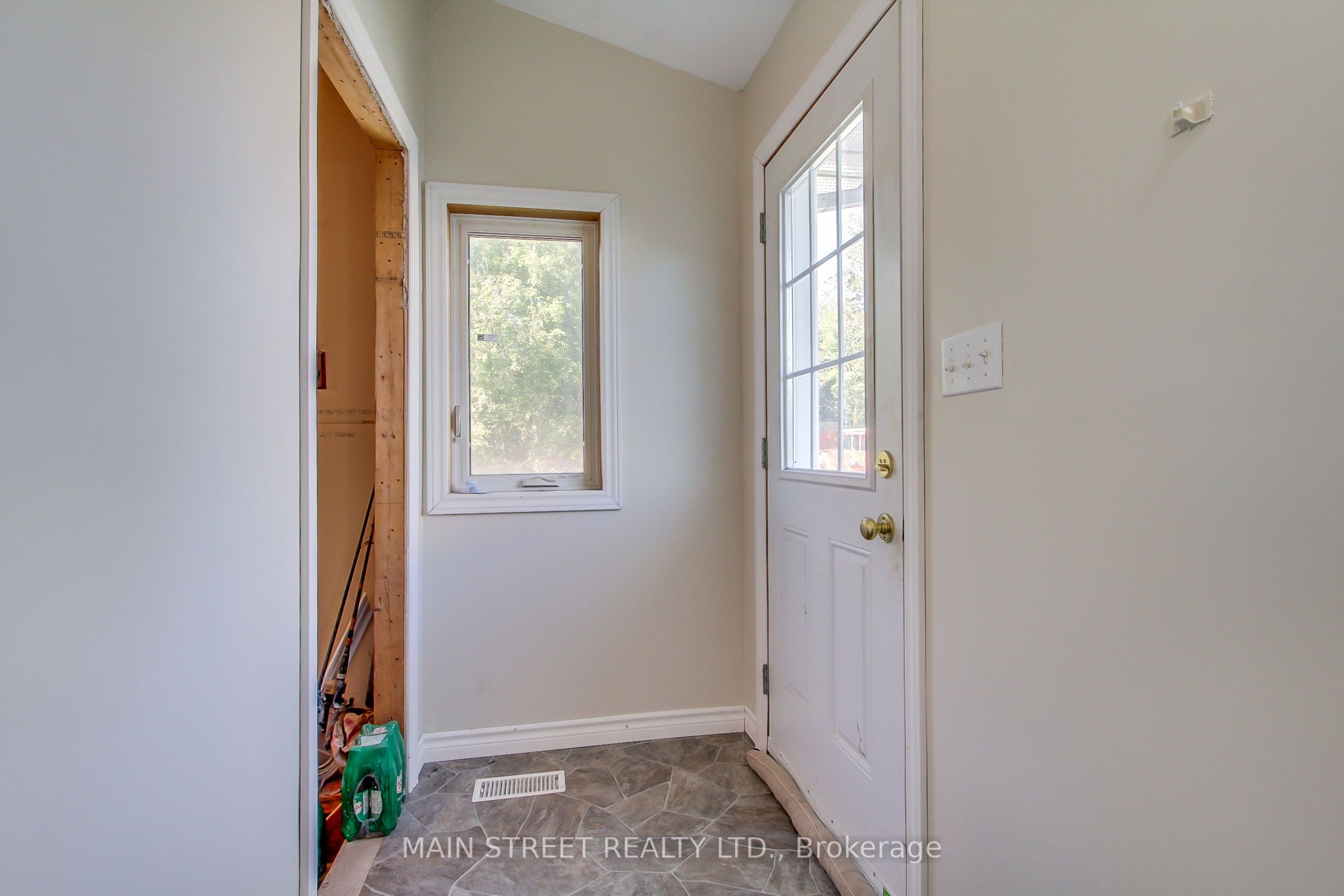 5984 3rd Line Property Photo 18