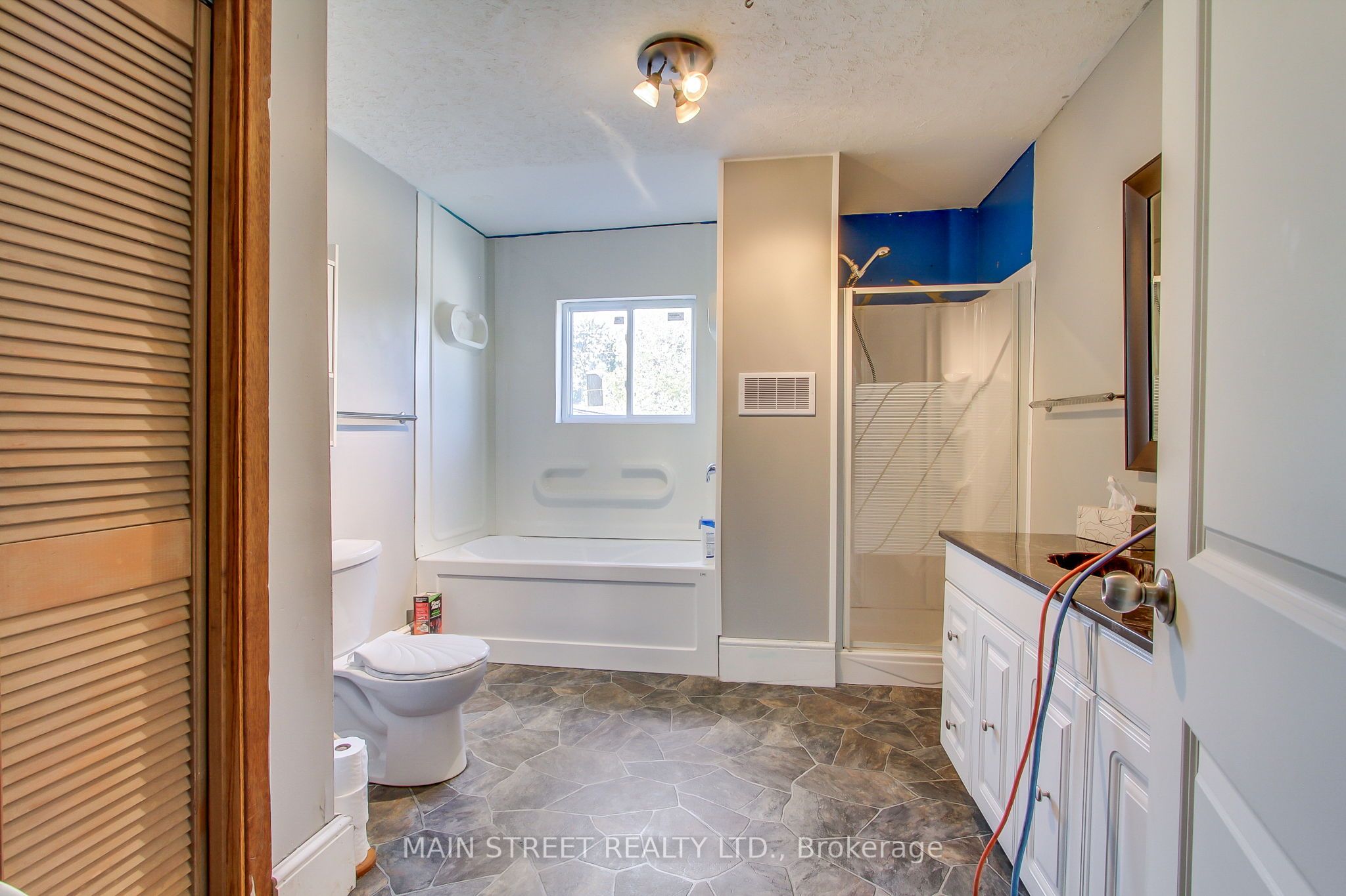 5984 3rd Line Property Photo 21