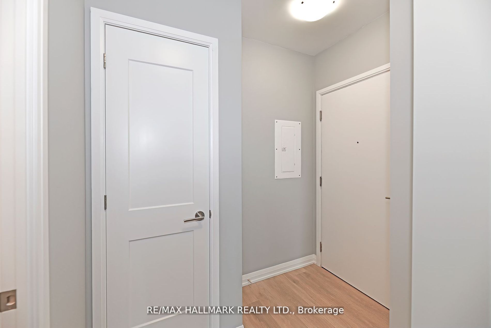 7895 Jane Street 906 Property Photo 2