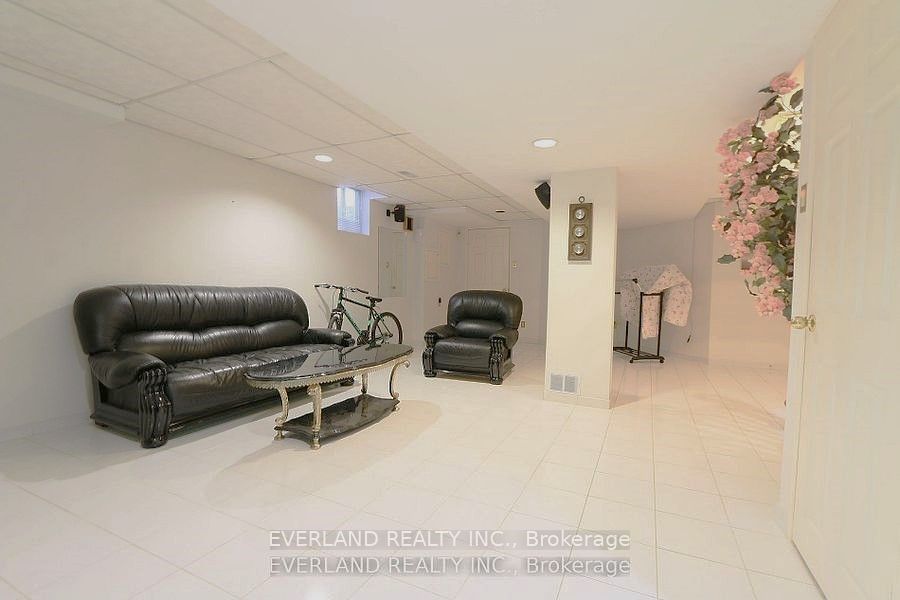 87 Kyla Crescent Property Photo 4