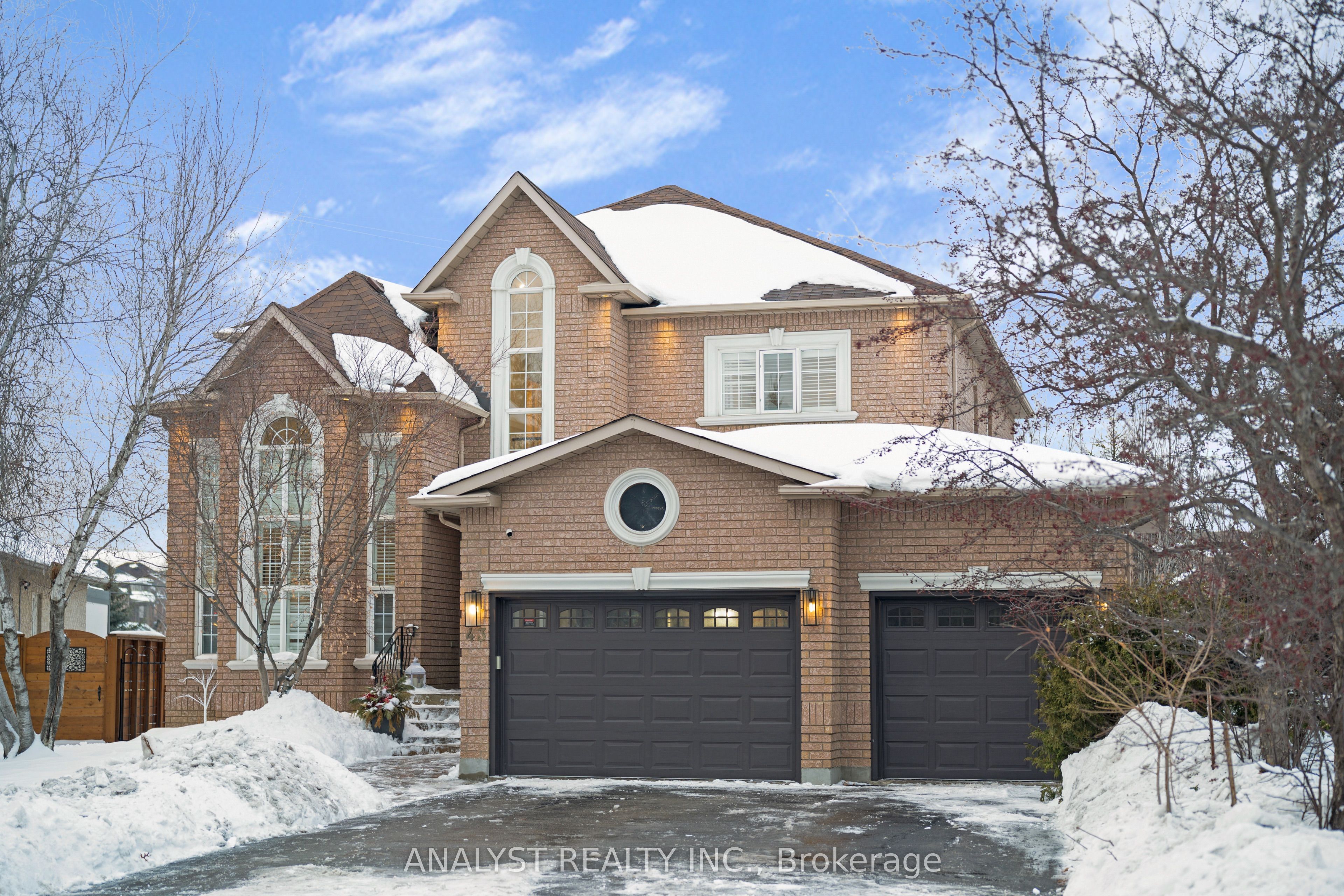 43 Carstad Crescent Property Photo 2