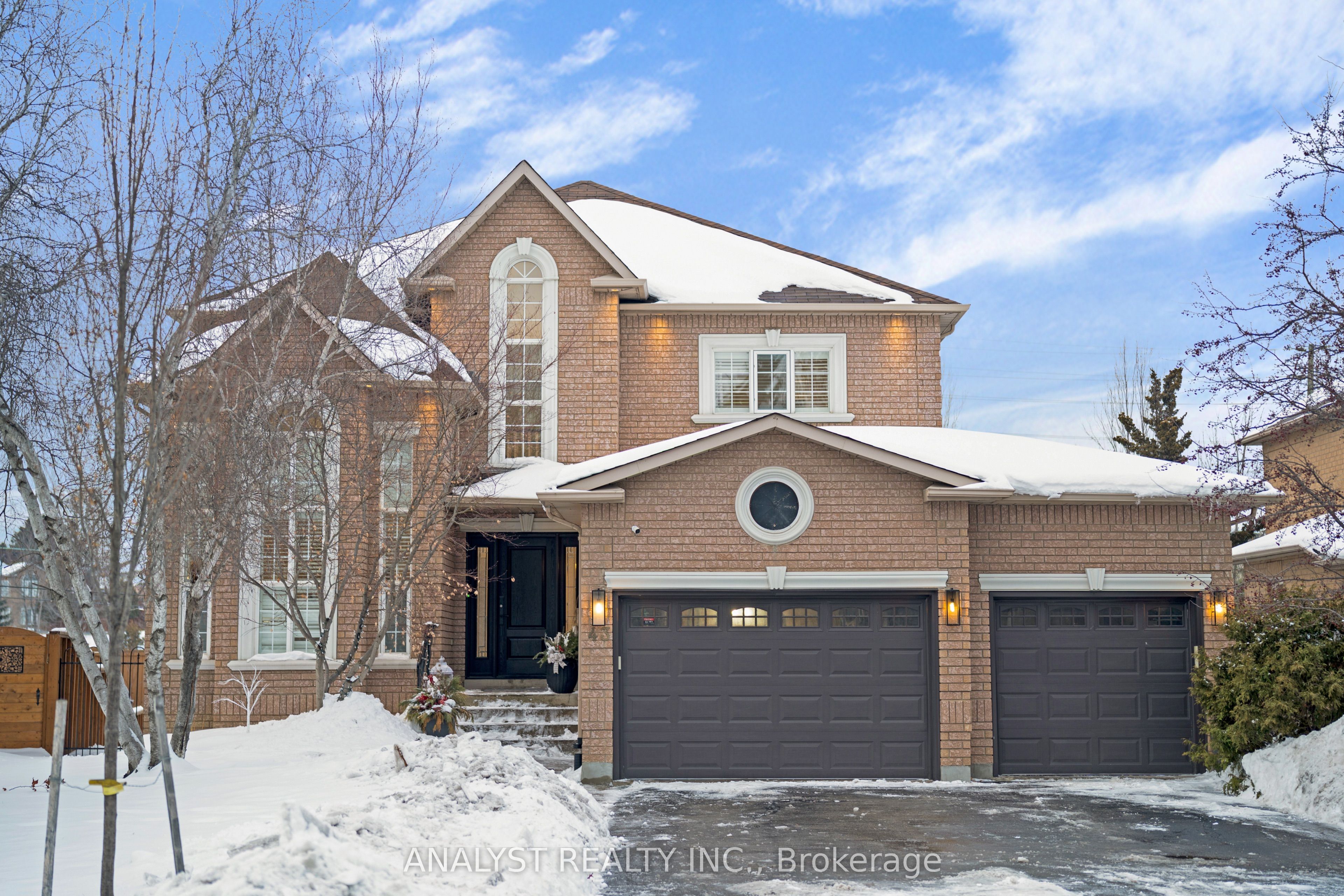 43 Carstad Crescent Property Photo 3