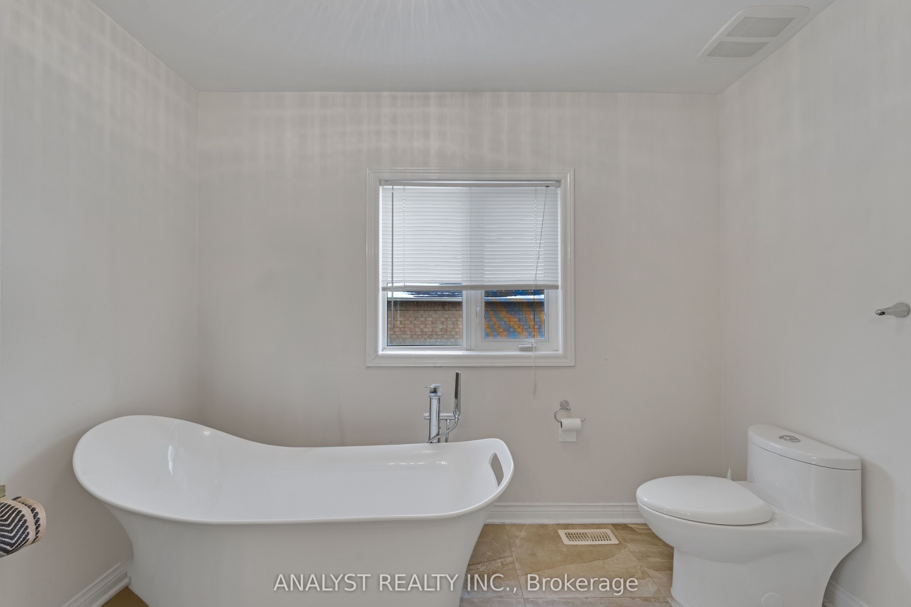 43 Carstad Crescent Property Photo 23