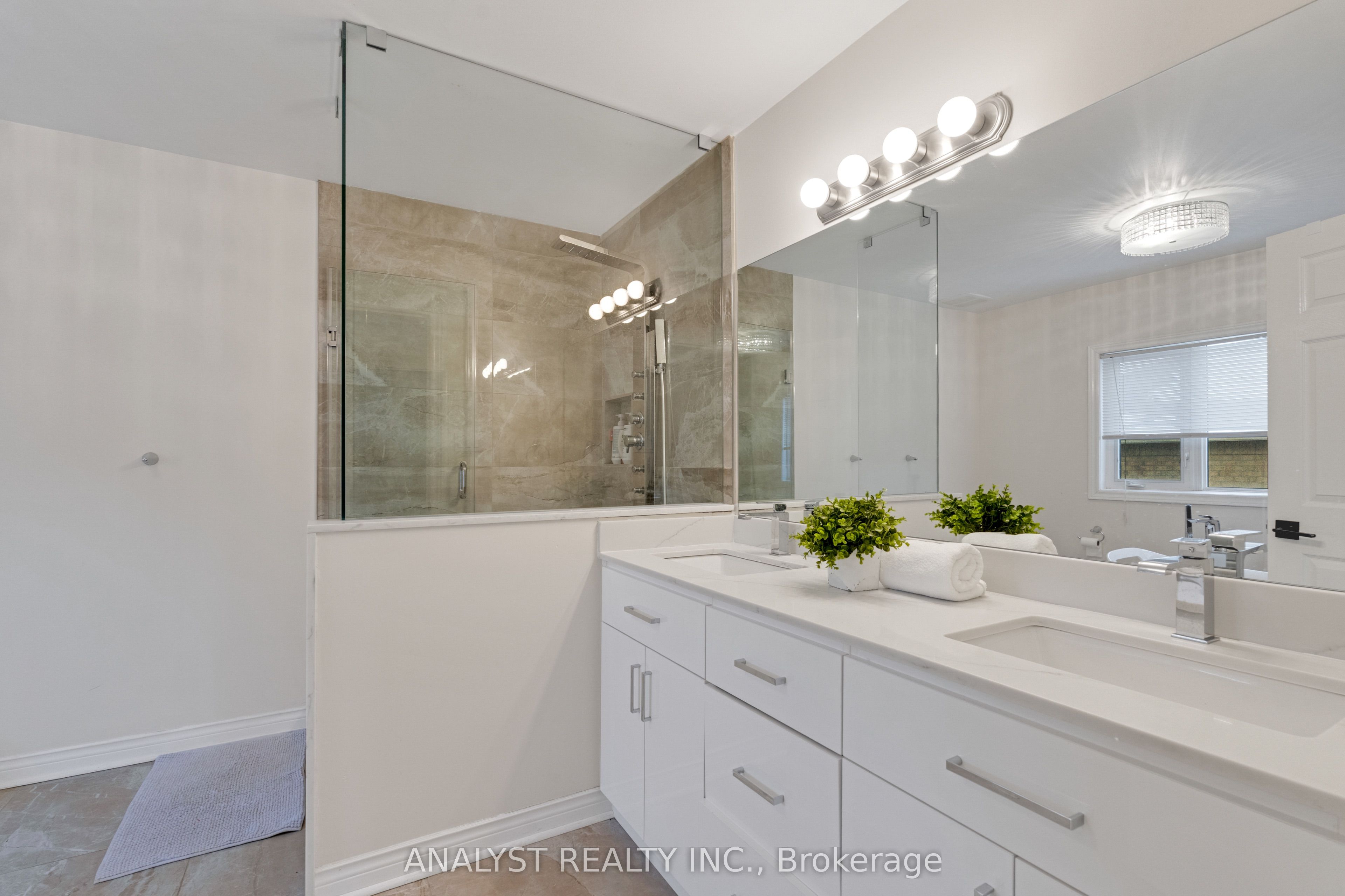 43 Carstad Crescent Property Photo 25