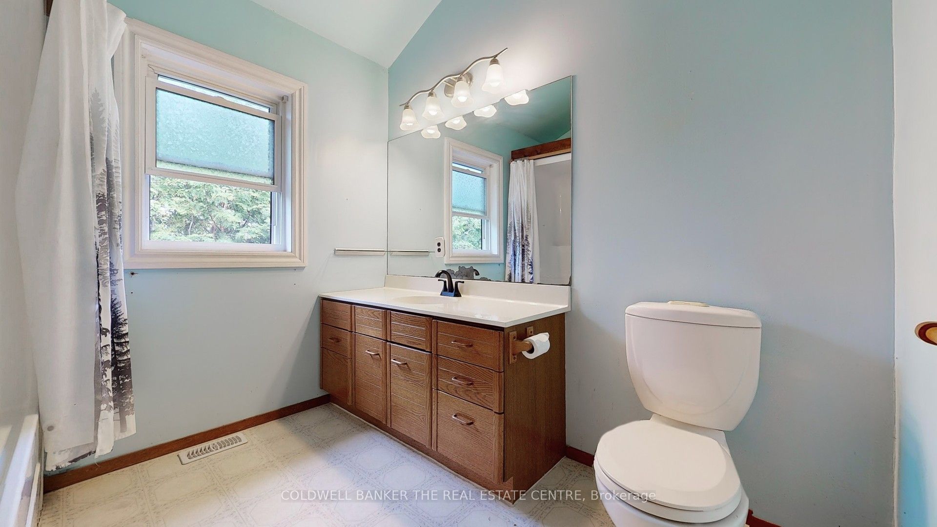 33 Lake Drive E Property Photo 11