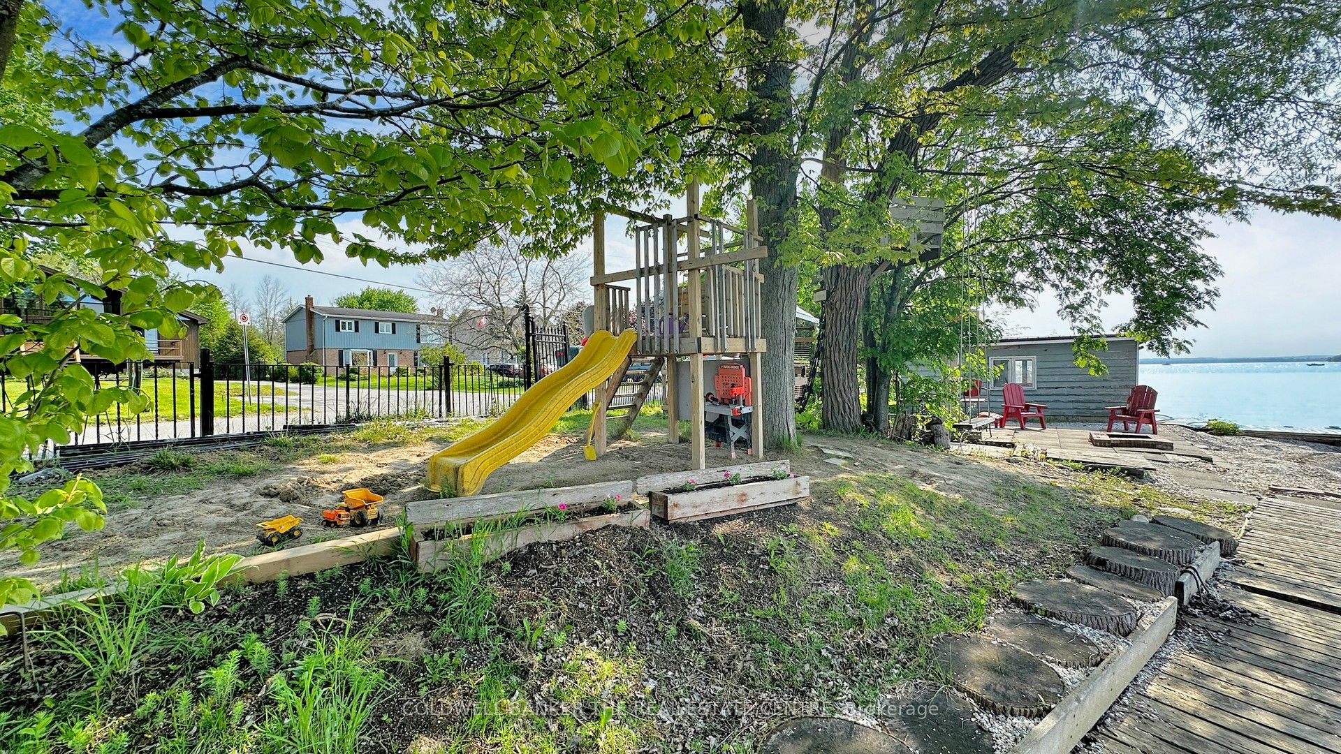 33 Lake Drive E Property Photo 16