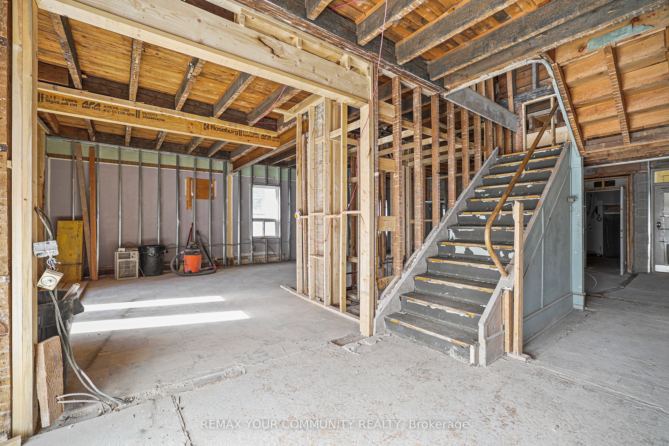 171 Main Street S Property Photo 10