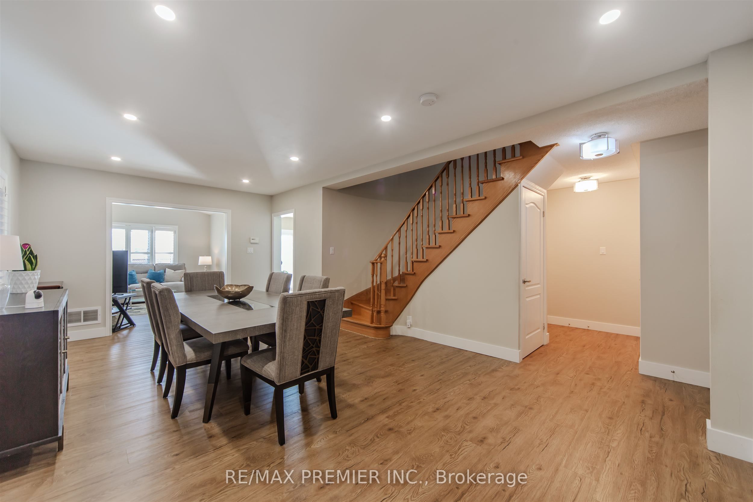 17 Villandry Crescent Property Photo 6