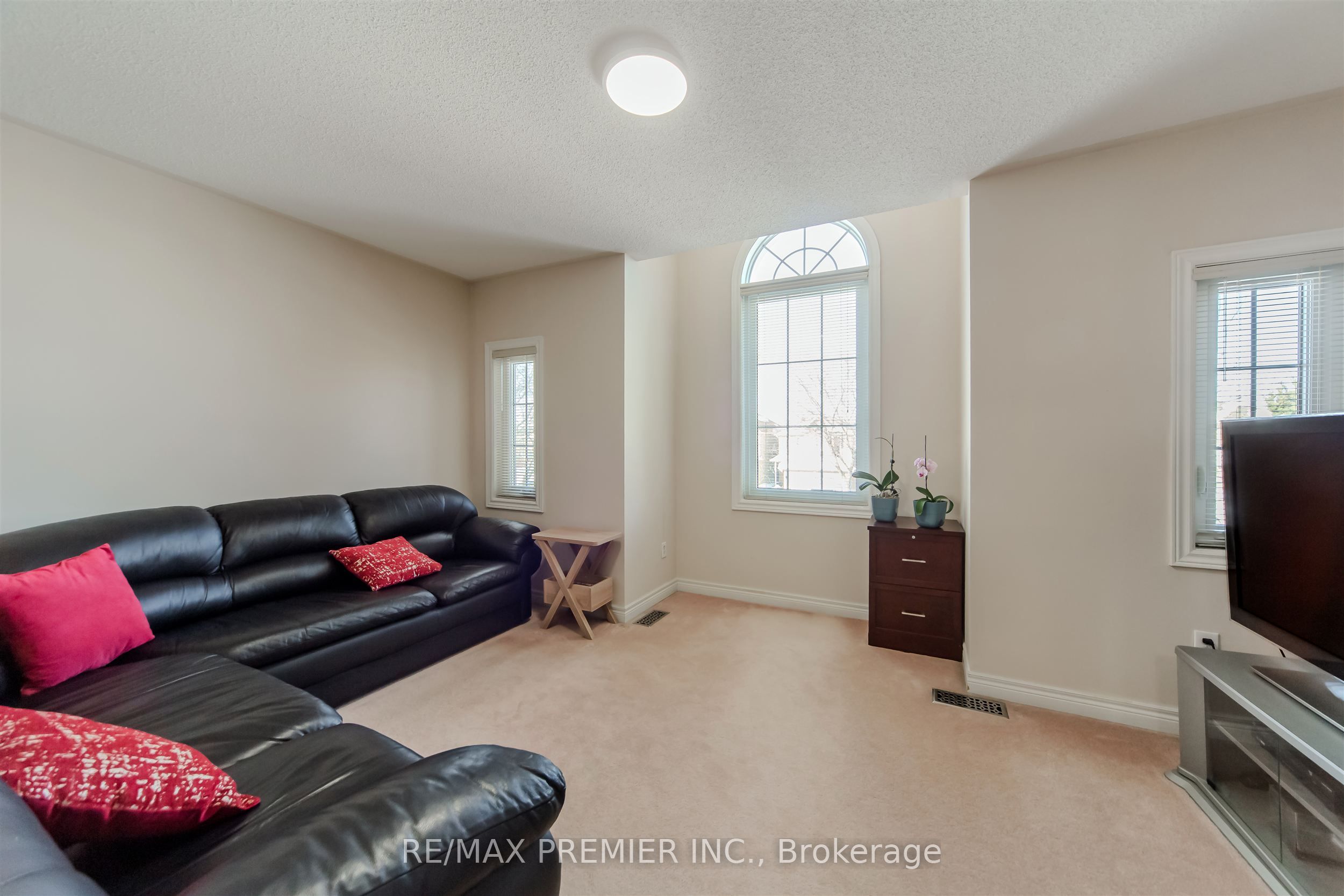 17 Villandry Crescent Property Photo 16
