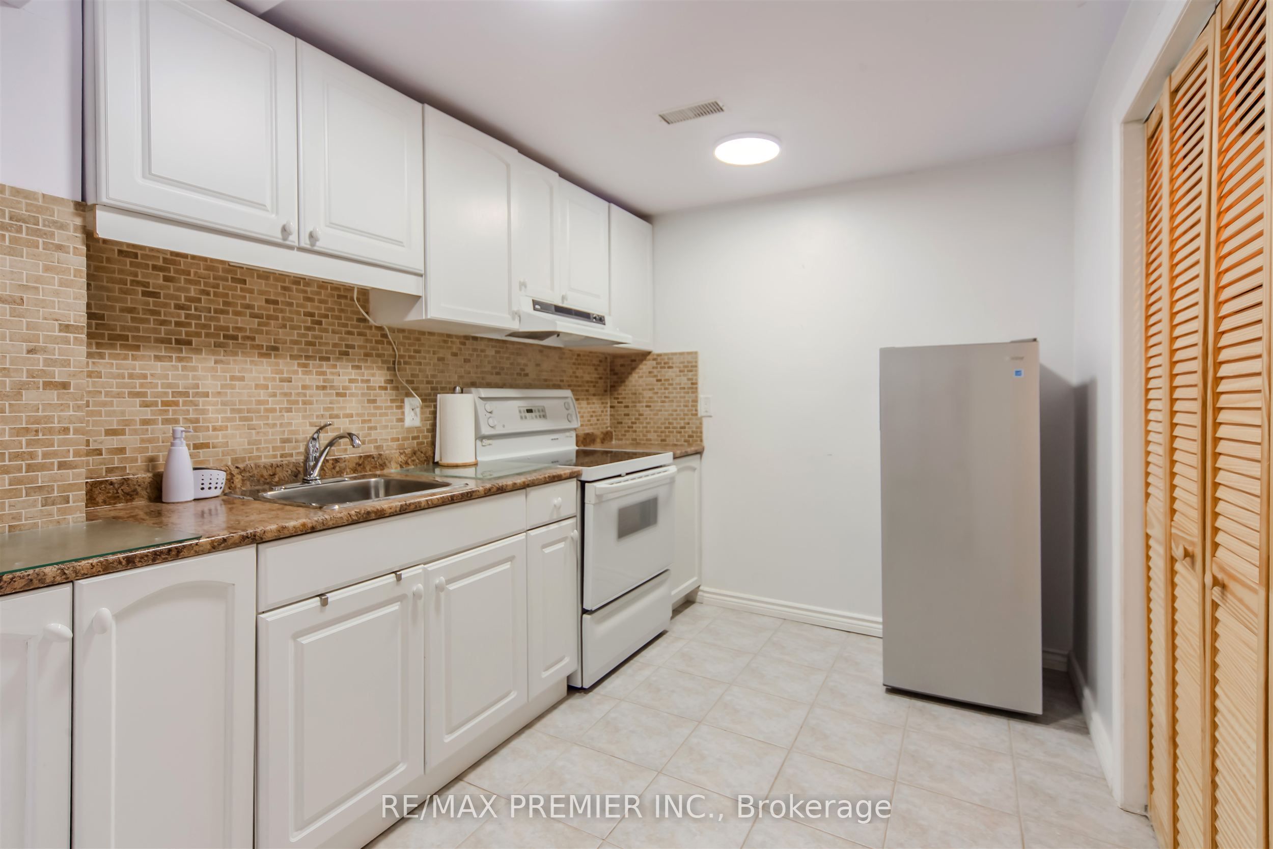 17 Villandry Crescent Property Photo 28
