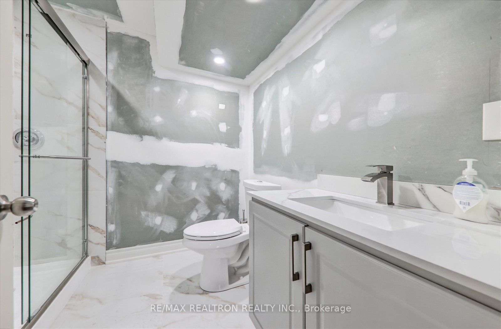 96 Kennedy Boulevard Property Photo 38