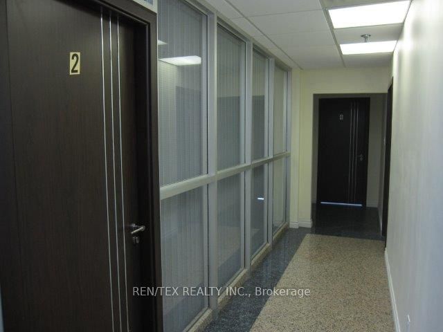 27 Roytec Road S. 5 Property Photo 6