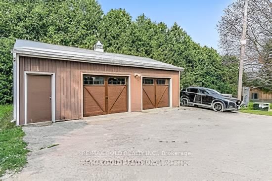 10258 Highway 9 E Property Photo 11