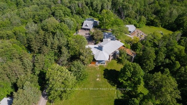 4235 17th Side Road Property Photo 2