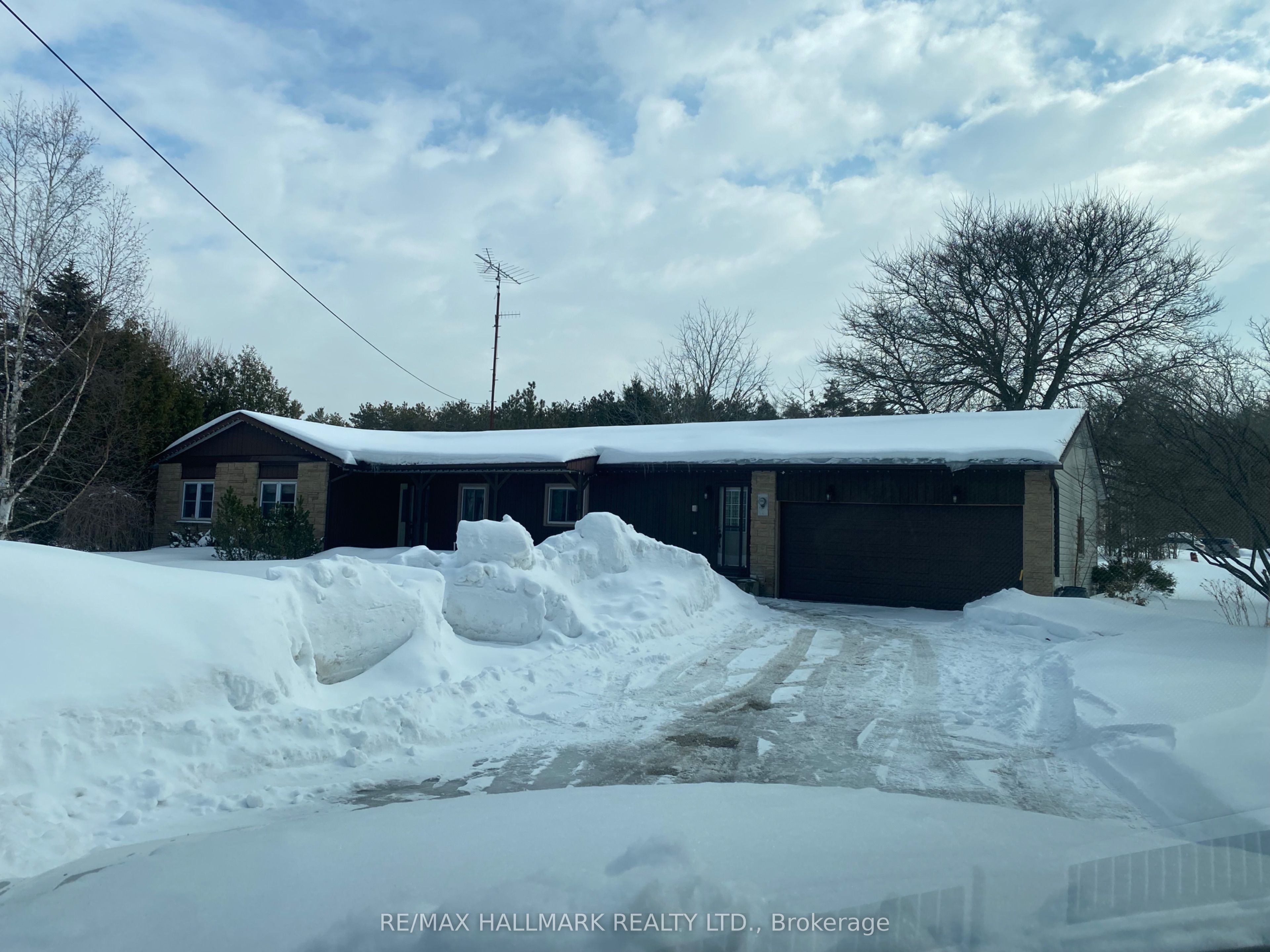 4749 Aurora Road E Property Photo 2