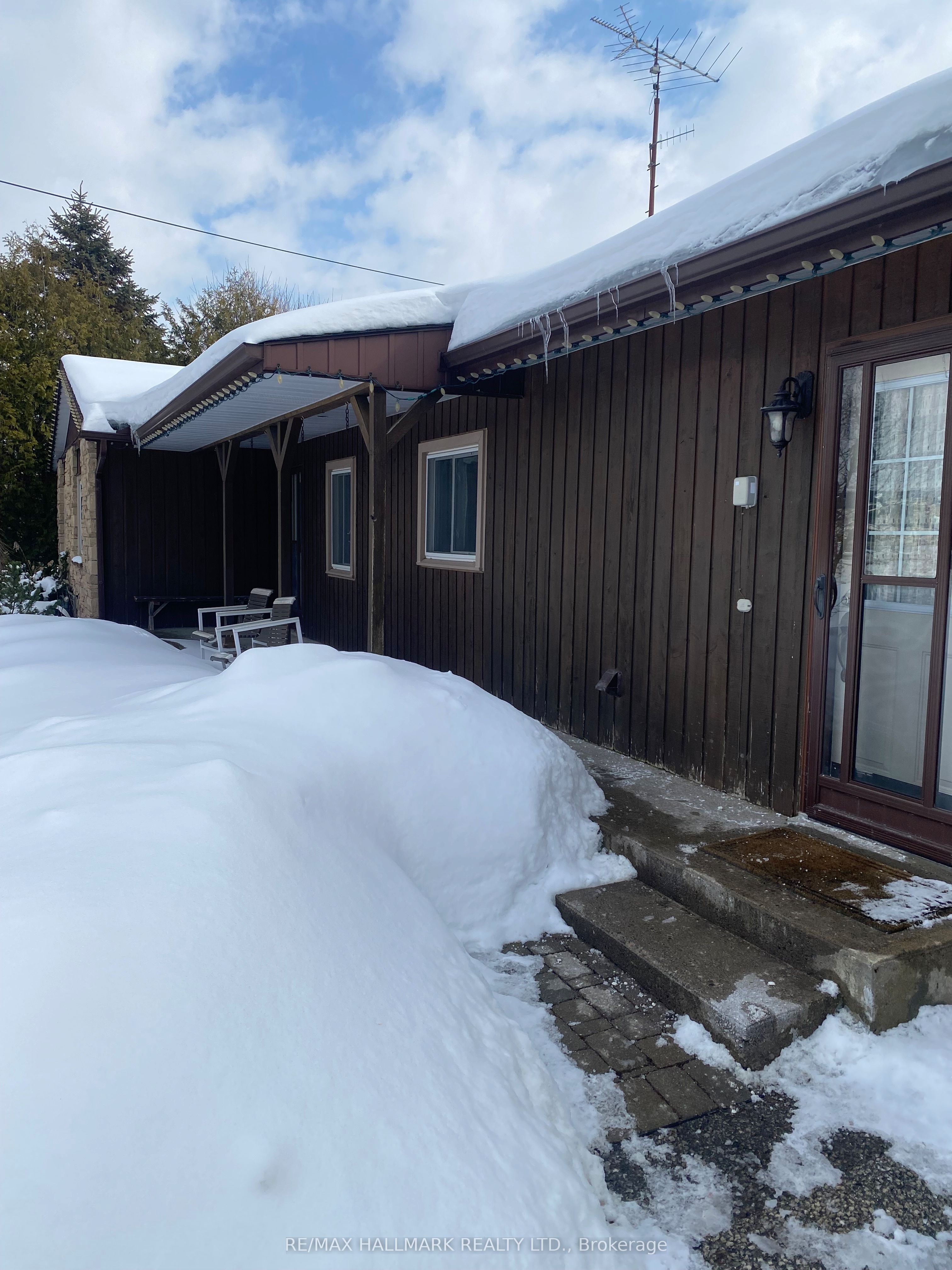 4749 Aurora Road E Property Photo 3