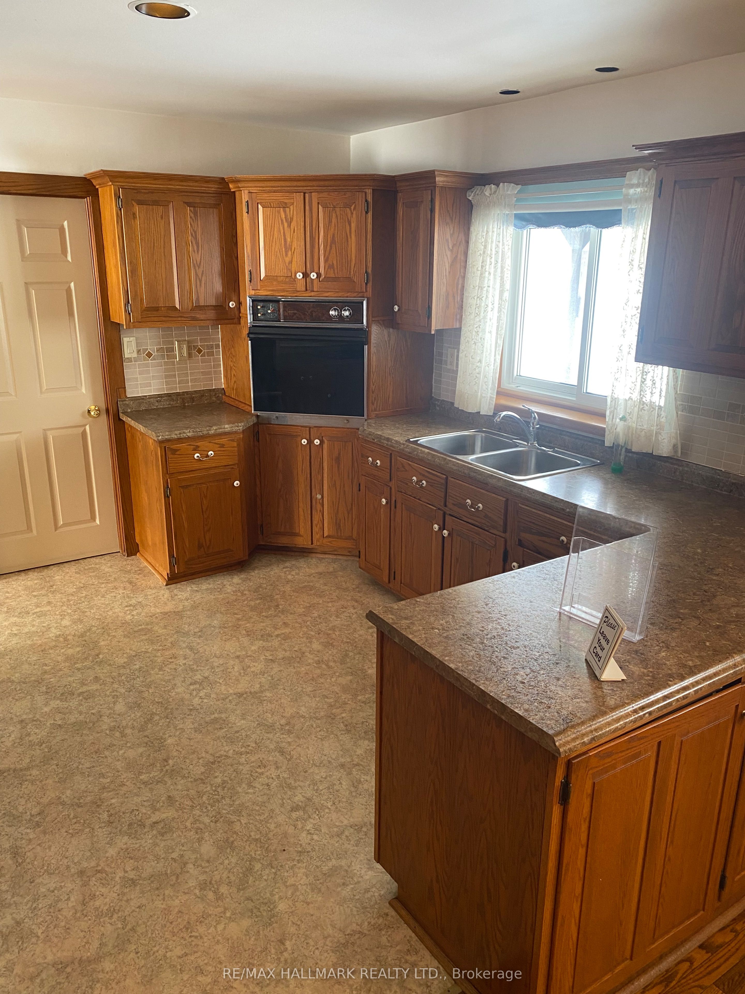 4749 Aurora Road E Property Photo 4