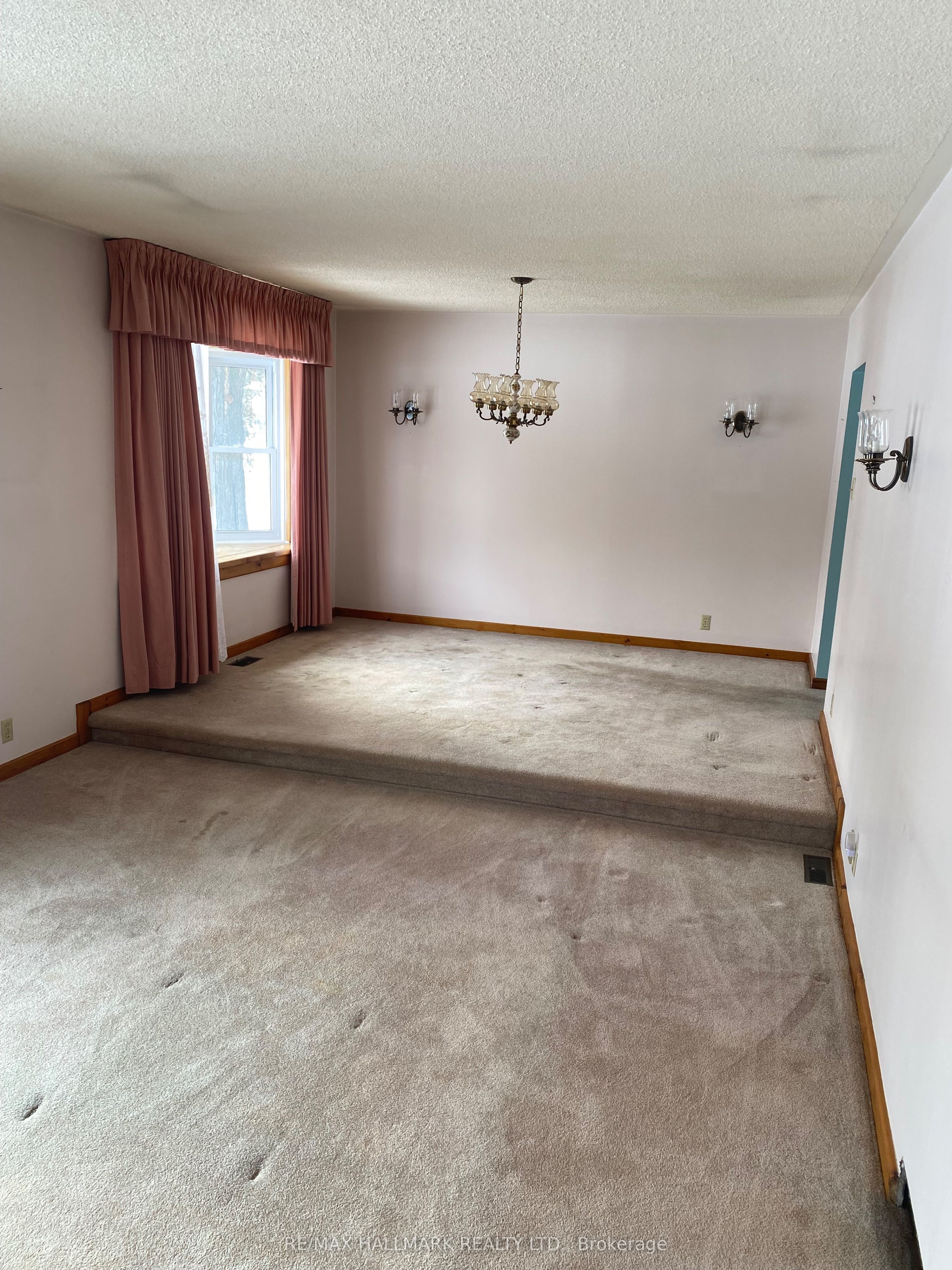 4749 Aurora Road E Property Photo 6