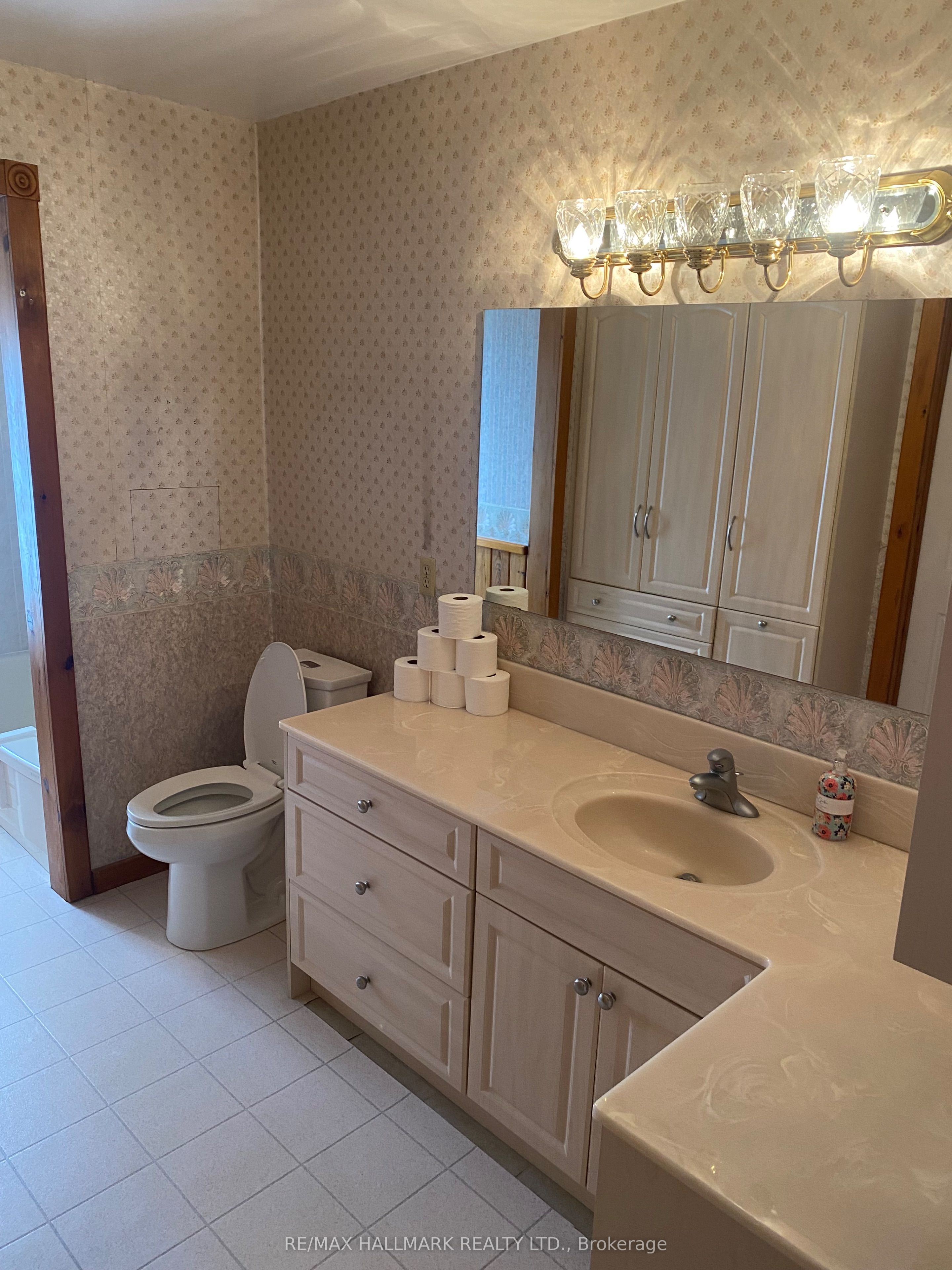 4749 Aurora Road E Property Photo 7