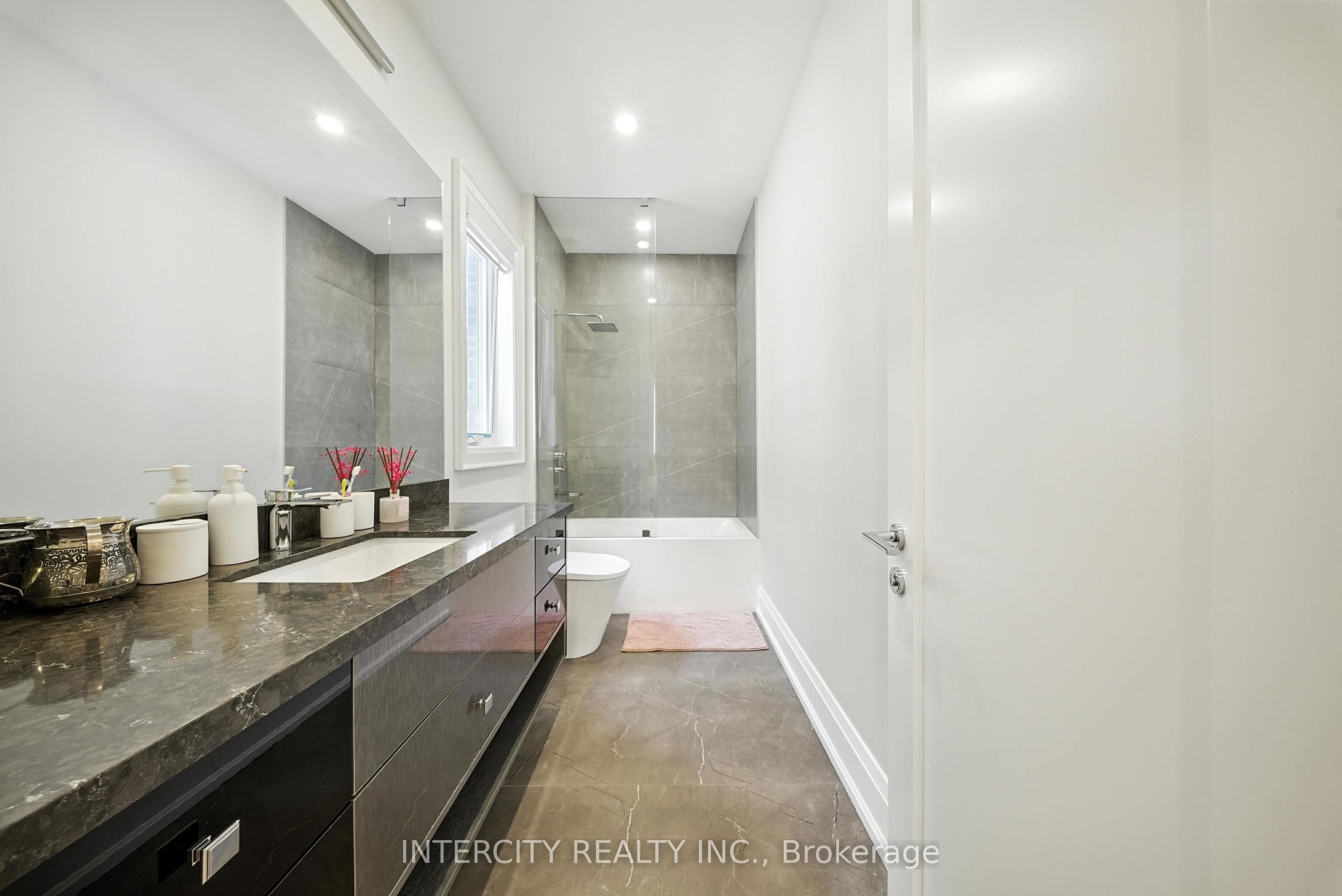 131a Birch Avenue Property Photo 34