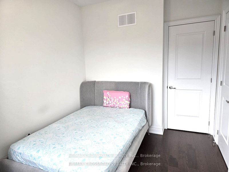 12 Schmeltzer Crescent Property Photo 8