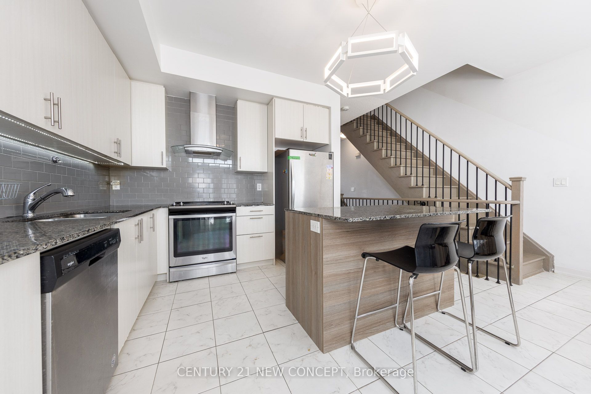 227 Harding Park Street Property Photo 6