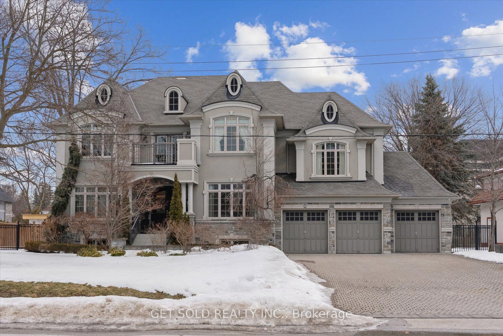 8 Thornhill Avenue Property Photo 1