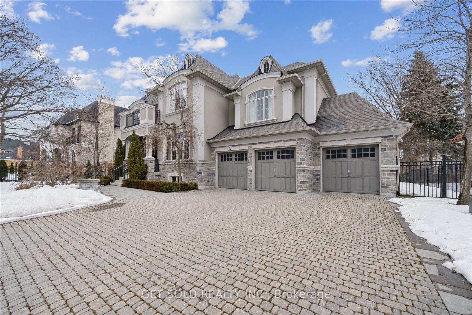 8 Thornhill Avenue Property Photo 2
