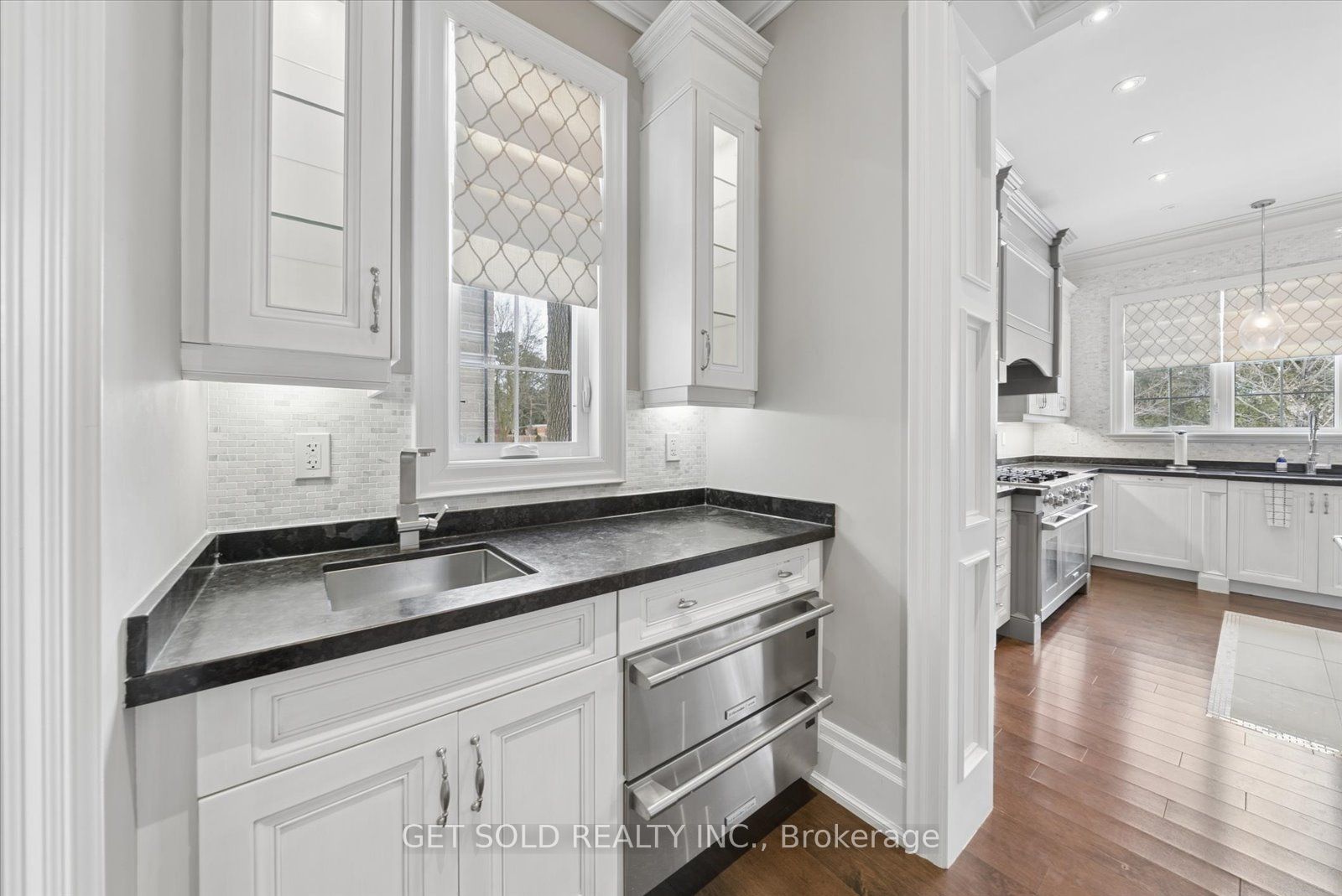 8 Thornhill Avenue Property Photo 10