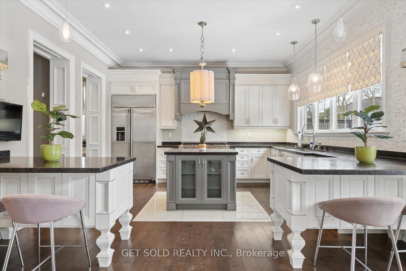 8 Thornhill Avenue Property Photo 11